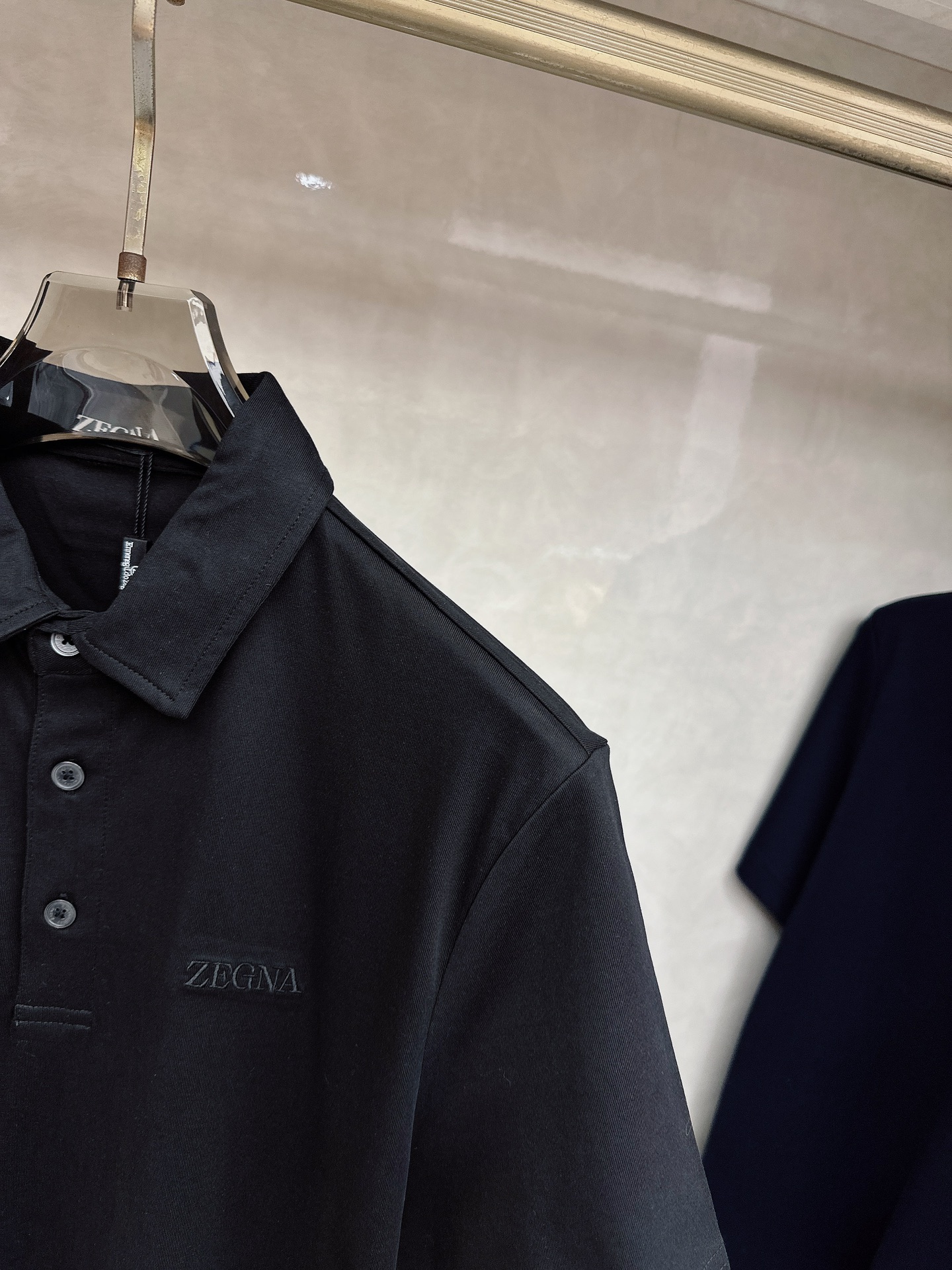 杰尼亚 2026顶级品质logo刺绣衬衫领棉质短袖T恤，三标齐全，原版定制logo刻字纽扣，定织顶级22