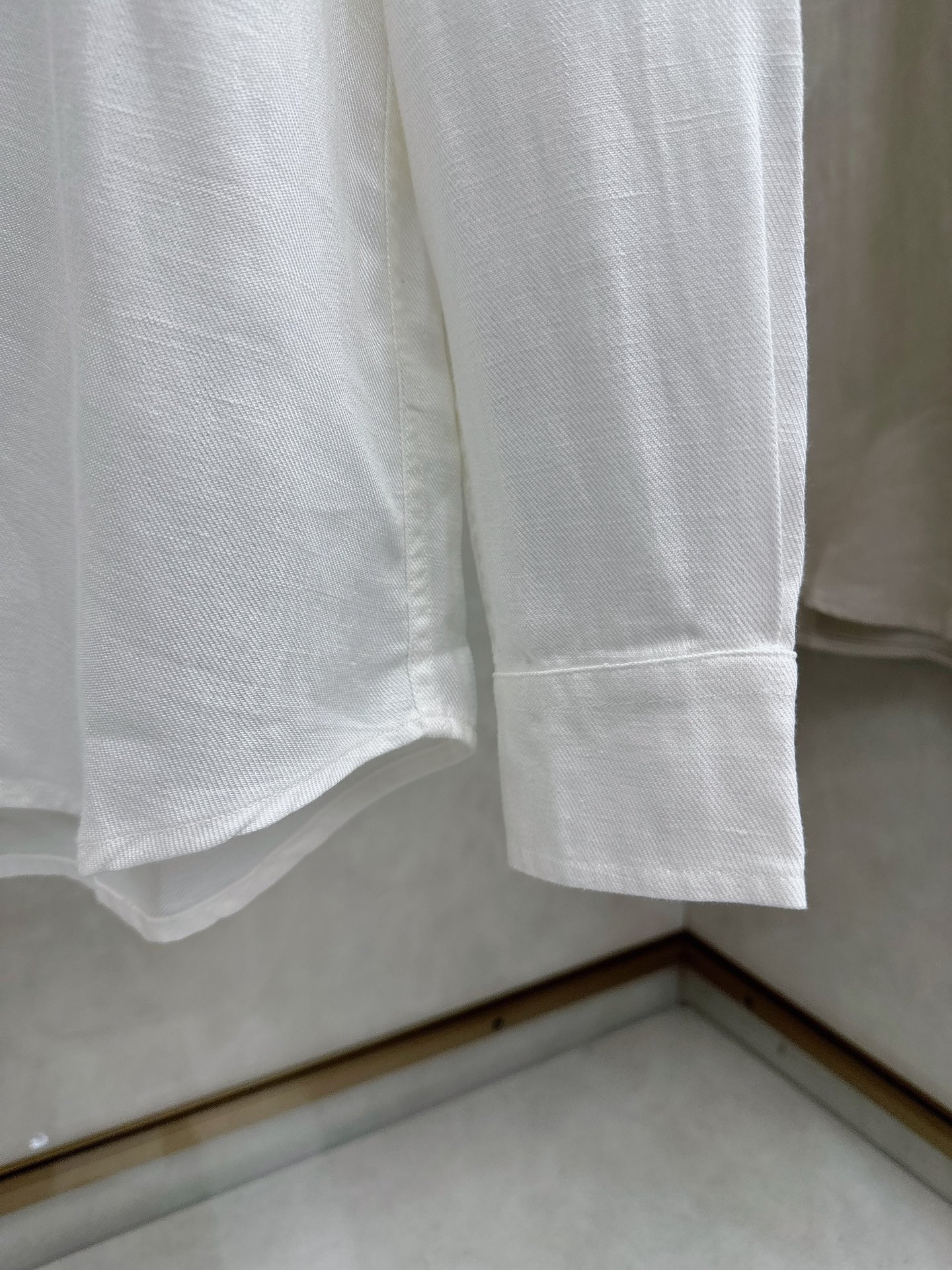 Loro piana 顶级品质Loro piana徽标刺绣亚麻长袖衬衫，三标齐全，原版定制logo刻字纽