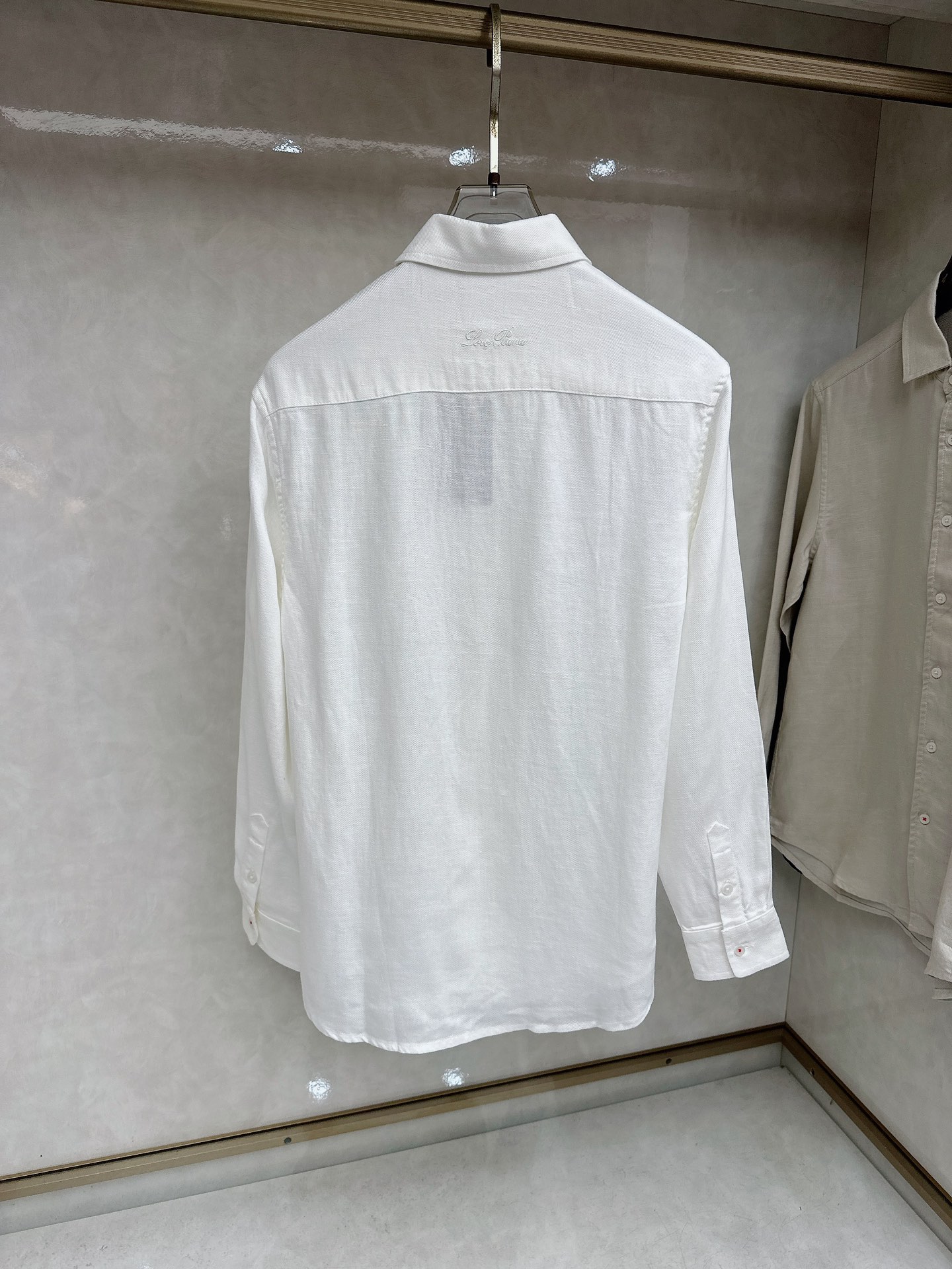 Loro piana 顶级品质Loro piana徽标刺绣亚麻长袖衬衫，三标齐全，原版定制logo刻字纽