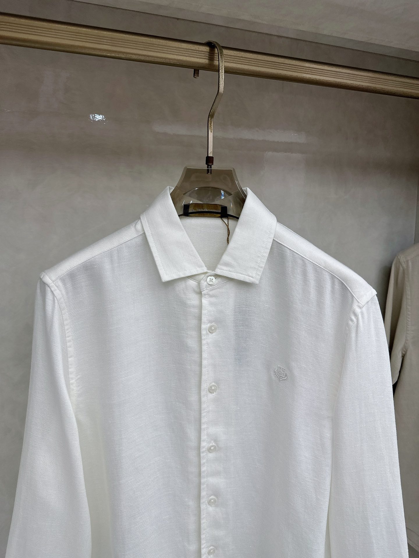 Loro piana 顶级品质Loro piana徽标刺绣亚麻长袖衬衫，三标齐全，原版定制logo刻字纽