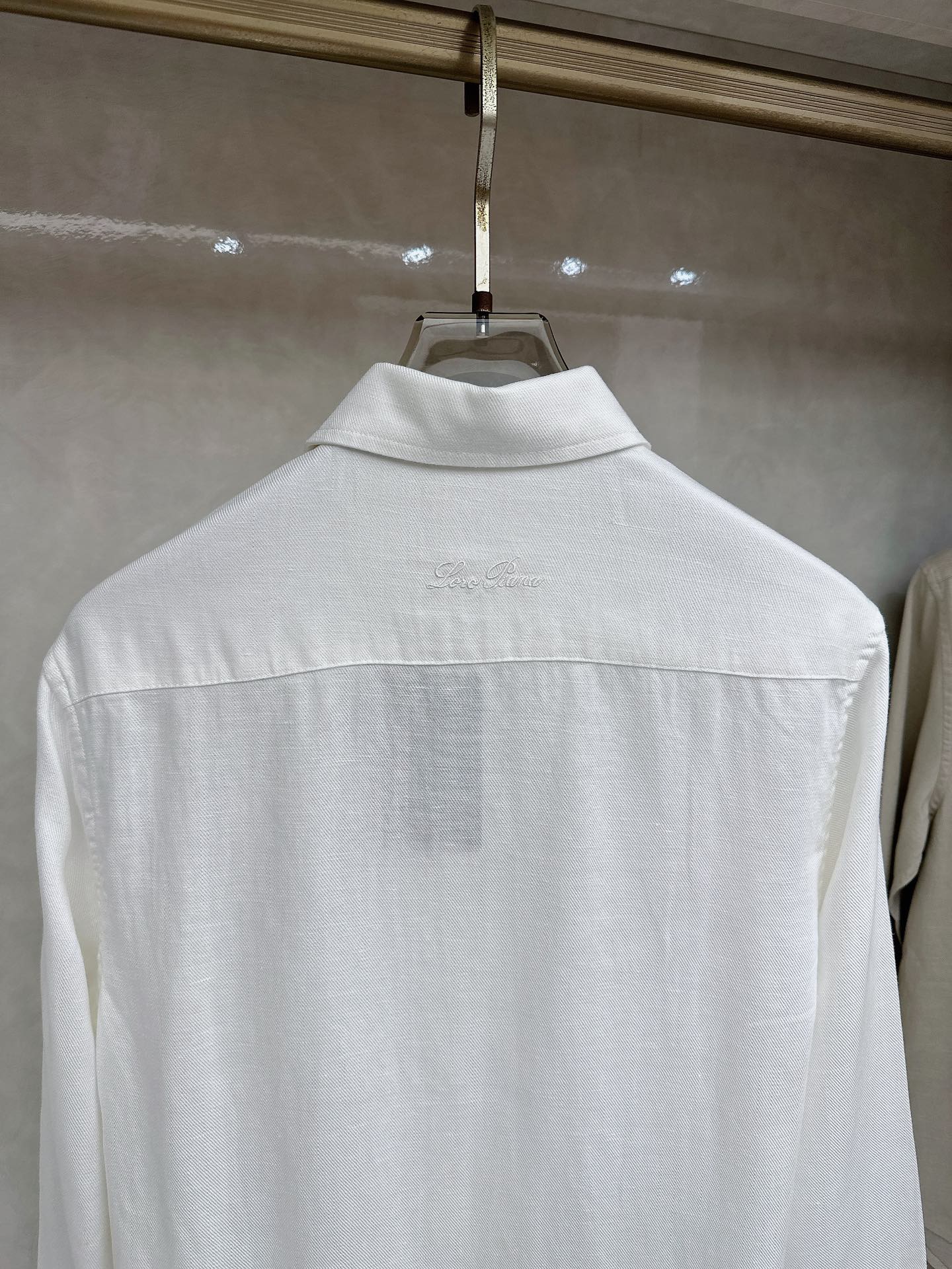 Loro piana 顶级品质Loro piana徽标刺绣亚麻长袖衬衫，三标齐全，原版定制logo刻字纽