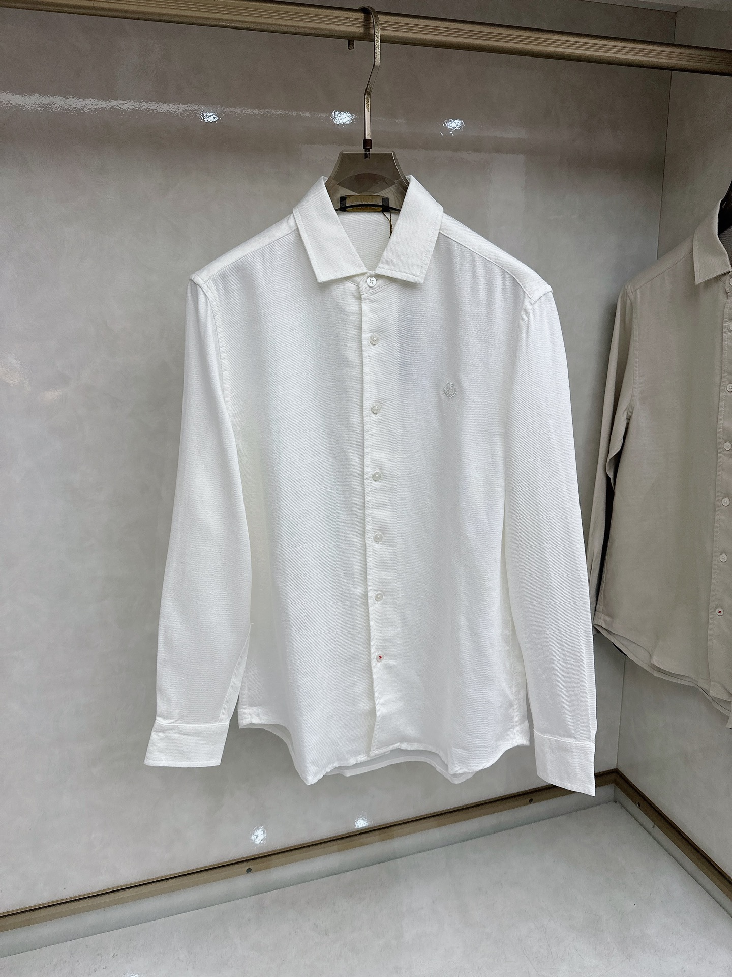 Loro piana 顶级品质Loro piana徽标刺绣亚麻长袖衬衫，三标齐全，原版定制logo刻字纽