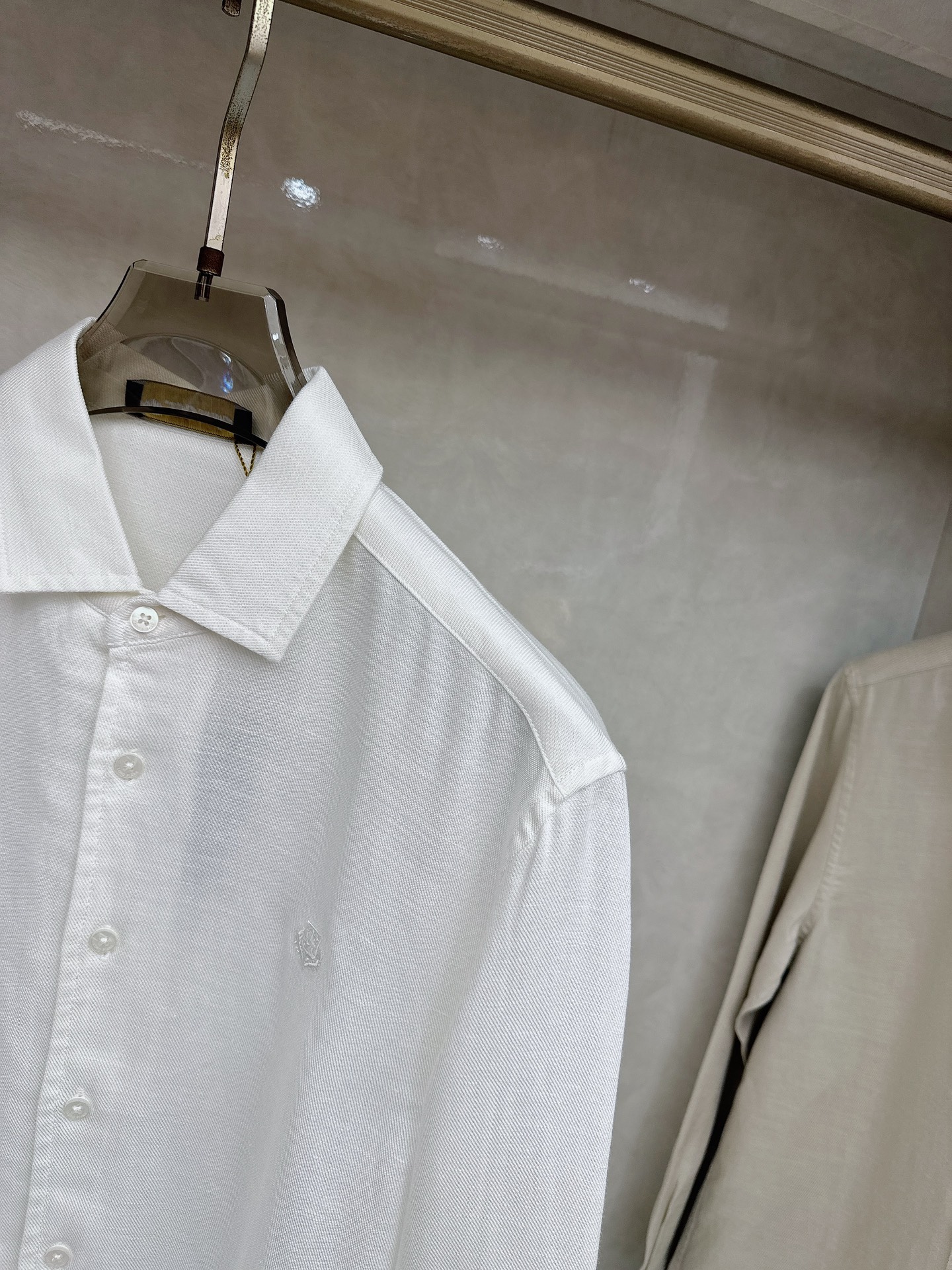 Loro piana 顶级品质Loro piana徽标刺绣亚麻长袖衬衫，三标齐全，原版定制logo刻字纽