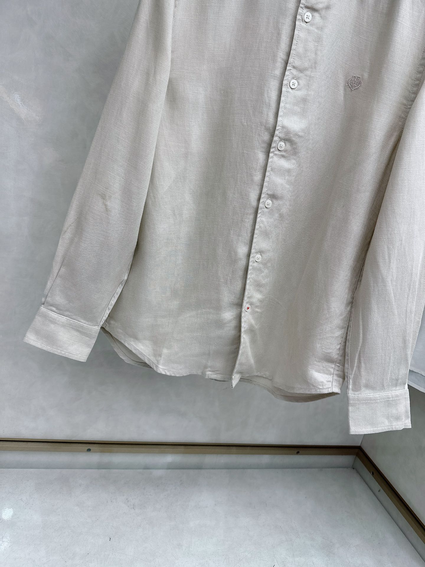 Loro piana 顶级品质Loro piana徽标刺绣亚麻长袖衬衫，三标齐全，原版定制logo刻字纽