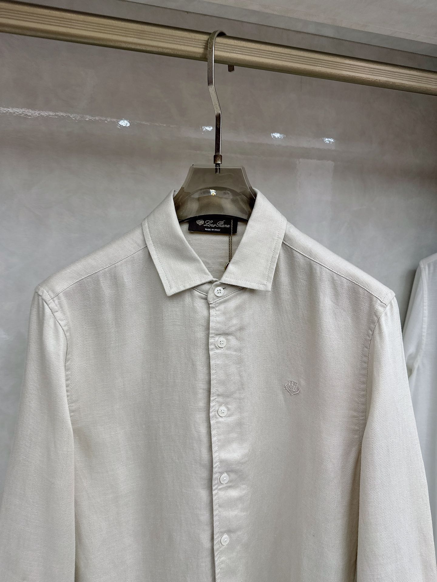 Loro piana 顶级品质Loro piana徽标刺绣亚麻长袖衬衫，三标齐全，原版定制logo刻字纽