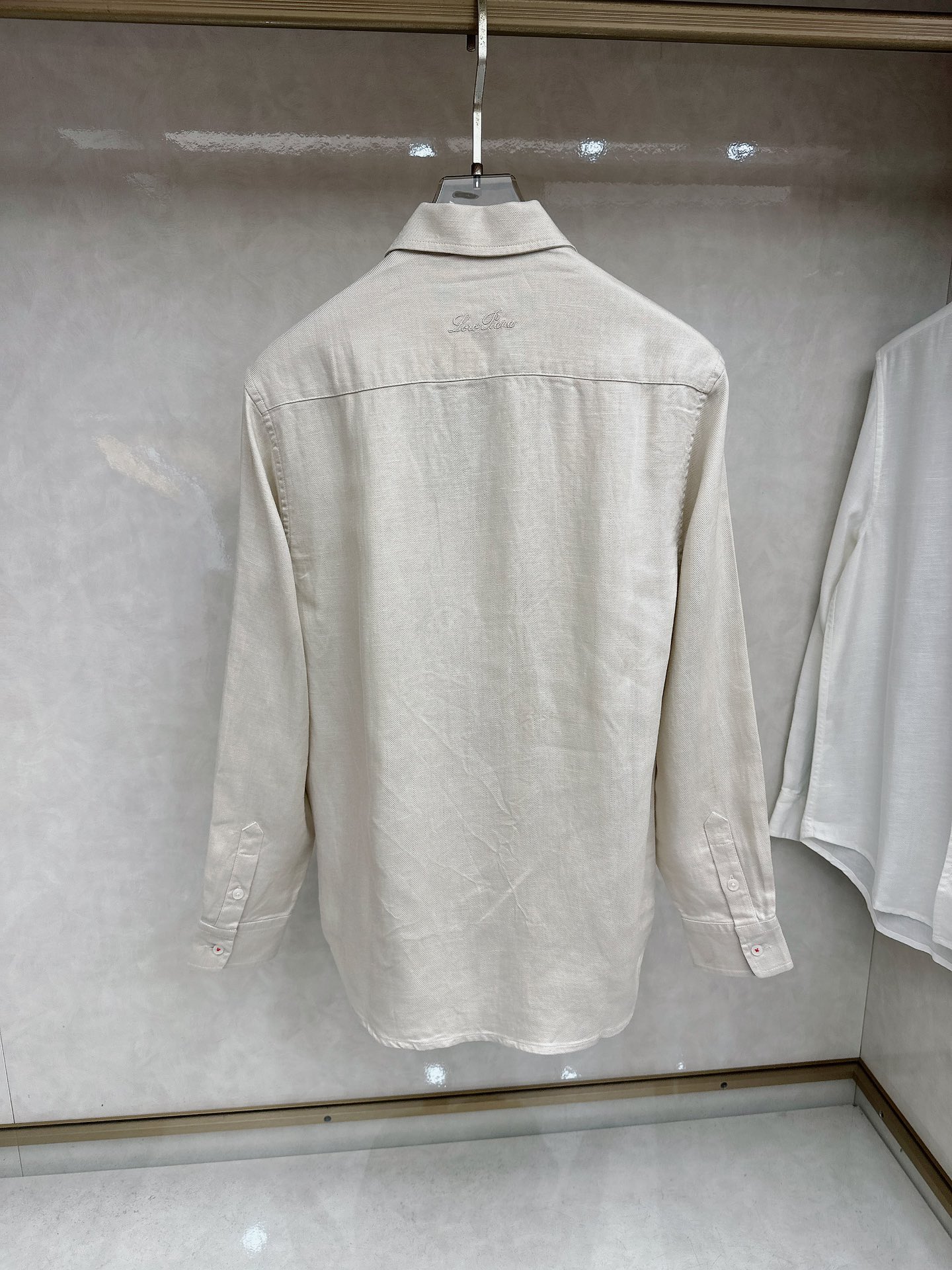 Loro piana 顶级品质Loro piana徽标刺绣亚麻长袖衬衫，三标齐全，原版定制logo刻字纽