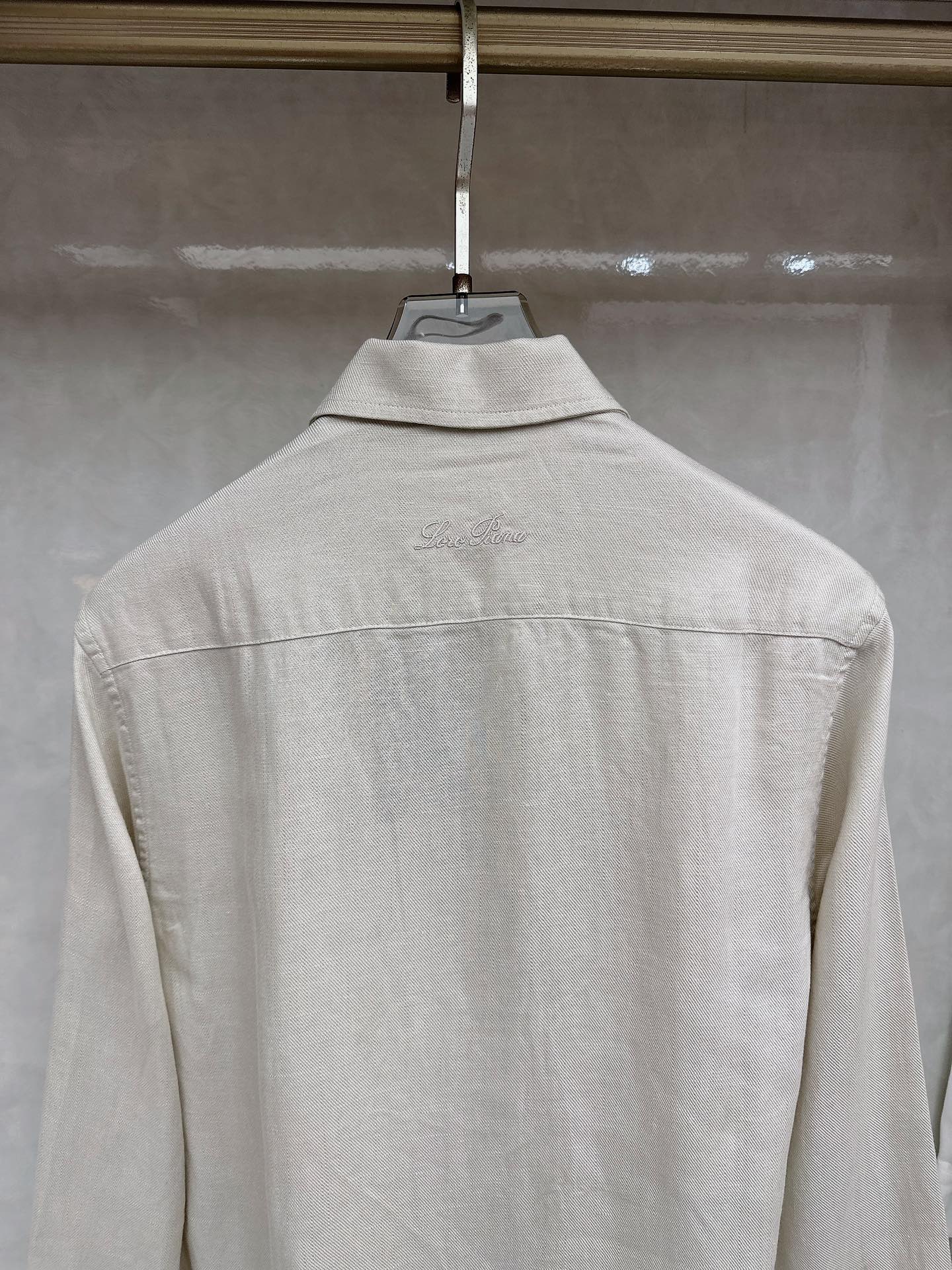 Loro piana 顶级品质Loro piana徽标刺绣亚麻长袖衬衫，三标齐全，原版定制logo刻字纽