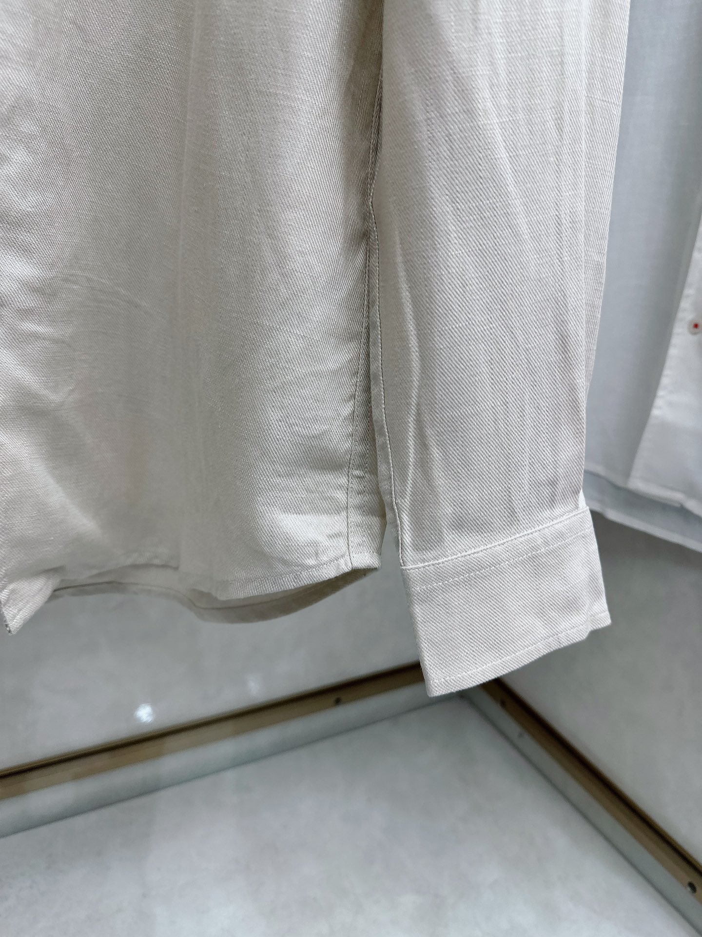 Loro piana 顶级品质Loro piana徽标刺绣亚麻长袖衬衫，三标齐全，原版定制logo刻字纽