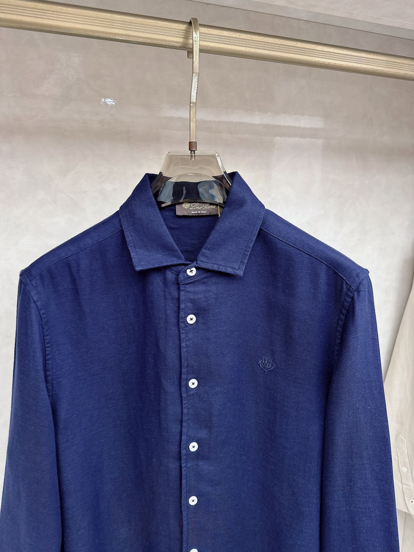Loro piana 顶级品质Loro piana徽标刺绣亚麻长袖衬衫，三标齐全，原版定制logo刻字纽