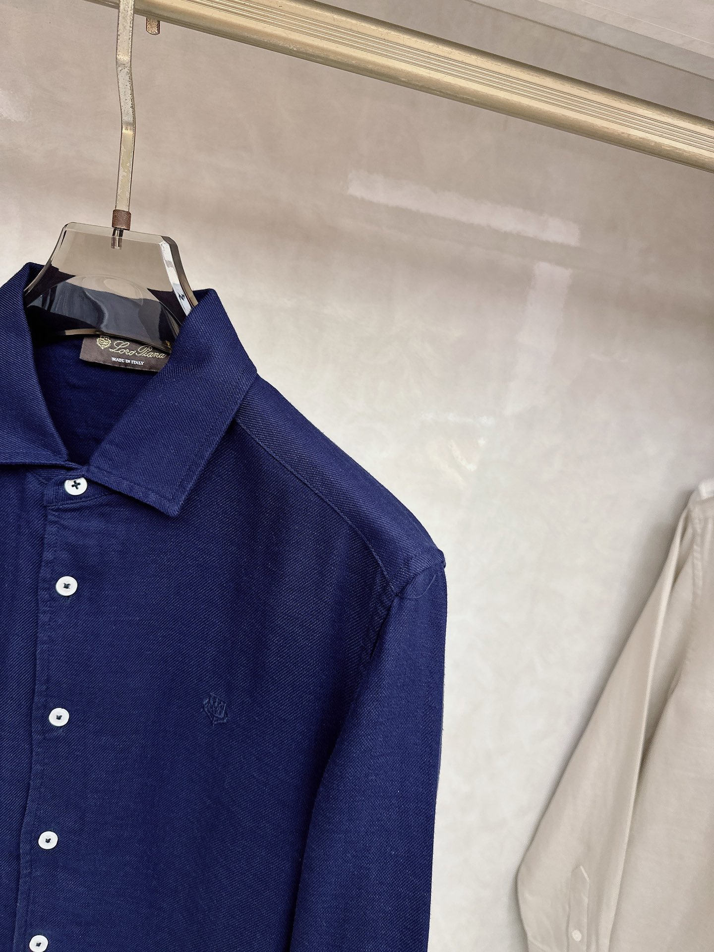 Loro piana 顶级品质Loro piana徽标刺绣亚麻长袖衬衫，三标齐全，原版定制logo刻字纽