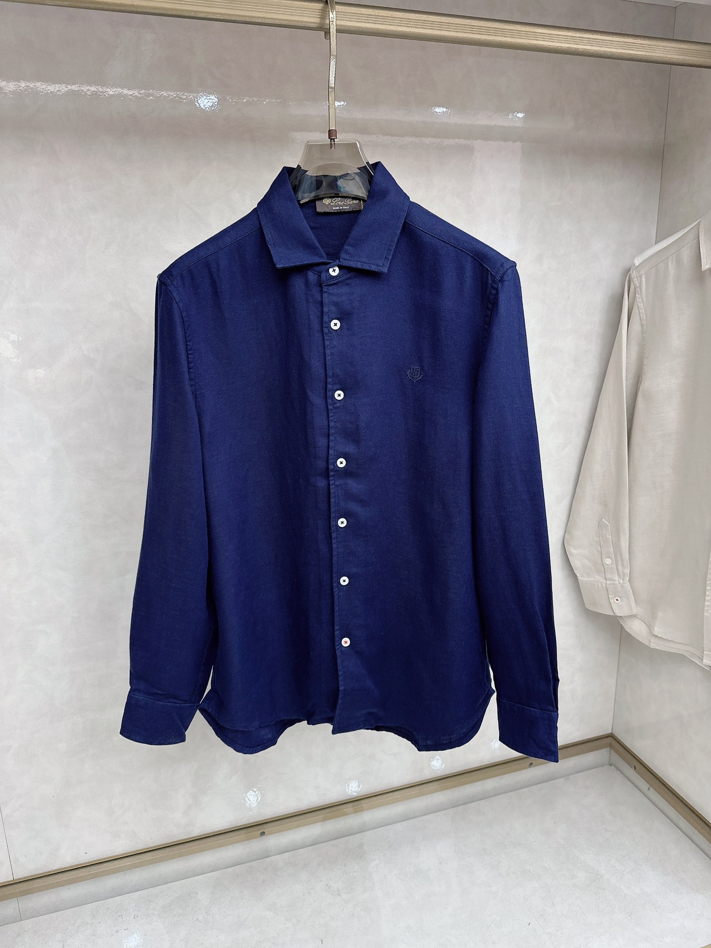 Loro piana 顶级品质Loro piana徽标刺绣亚麻长袖衬衫，三标齐全，原版定制logo刻字纽