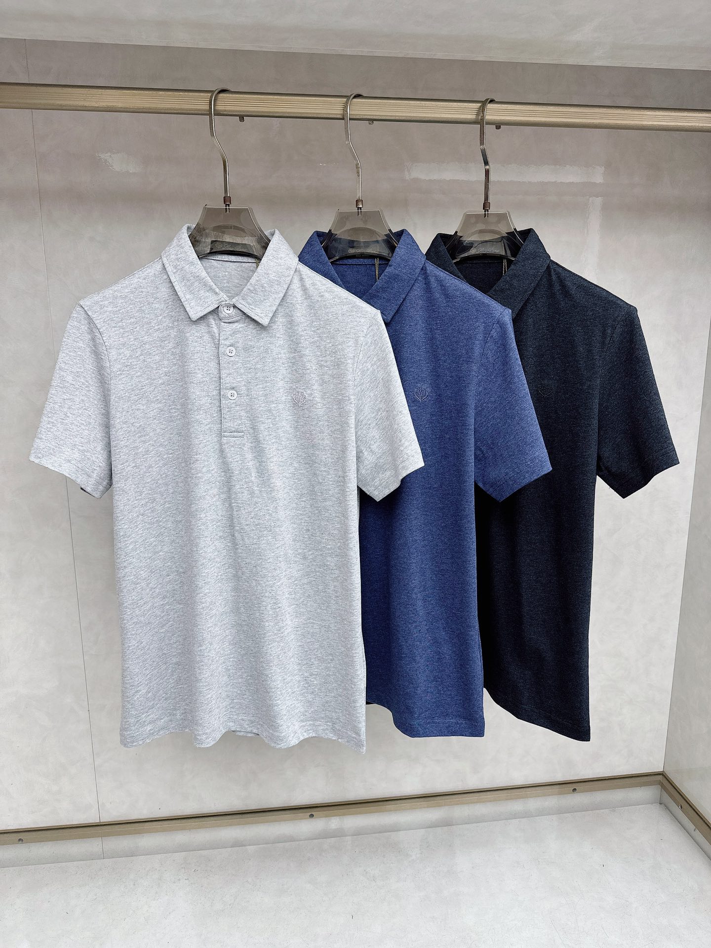 Loro piana 顶级品质Loro piana徽标刺绣衬衫领彩棉短袖T恤，三标齐全，原版定制logo