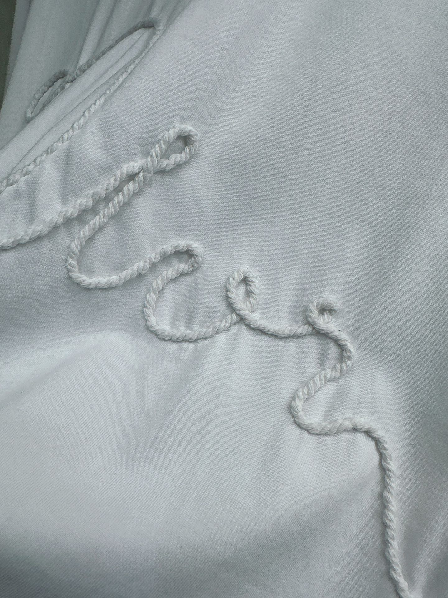 BC 2026顶级品质CD丝带刺绣圆领棉质短袖T恤，原版定织顶级220g纯棉平纹针织面料，手感如丝绸般柔