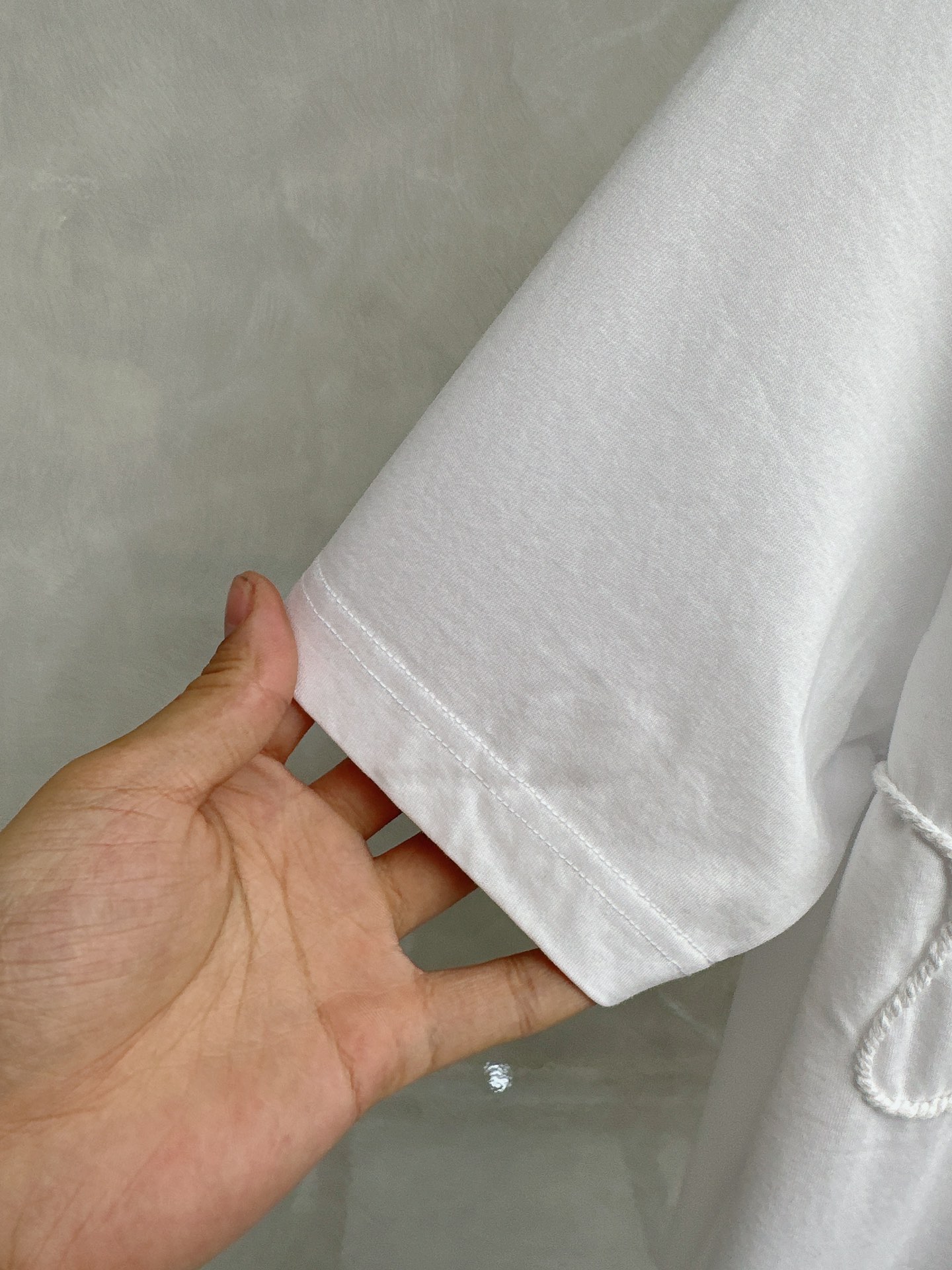 BC 2026顶级品质CD丝带刺绣圆领棉质短袖T恤，原版定织顶级220g纯棉平纹针织面料，手感如丝绸般柔