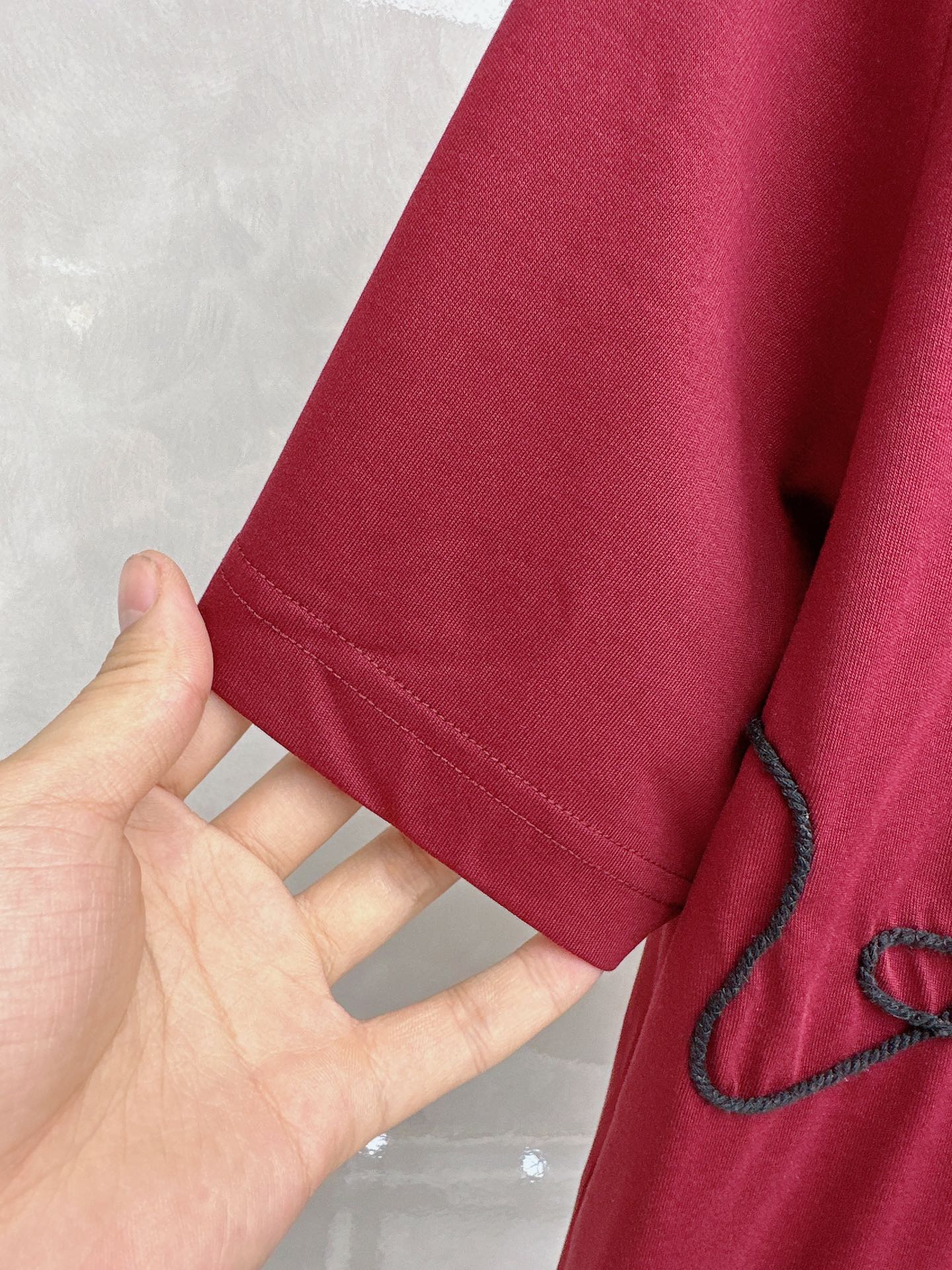 BC 2026顶级品质CD丝带刺绣圆领棉质短袖T恤，原版定织顶级220g纯棉平纹针织面料，手感如丝绸般柔