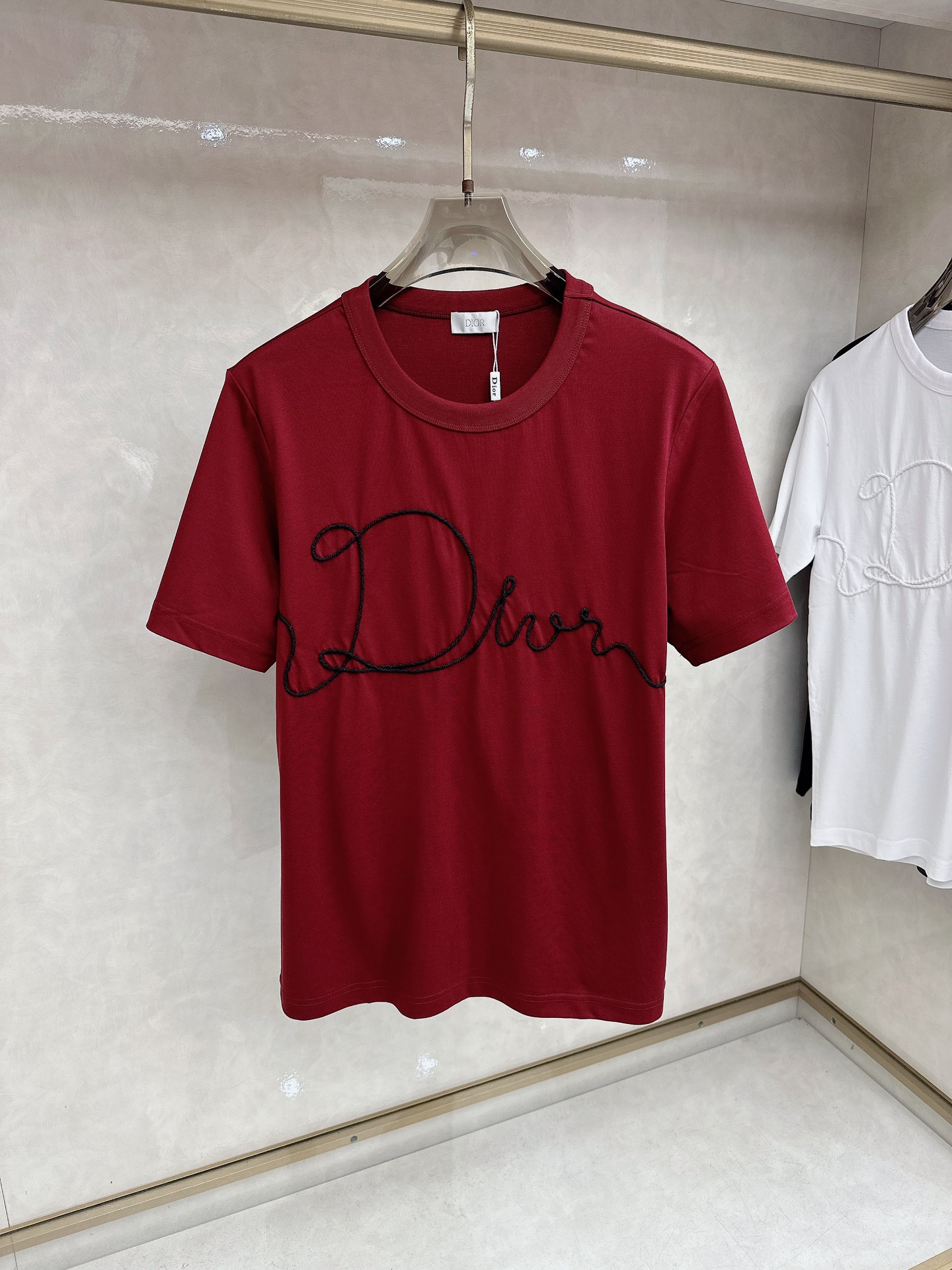 BC 2026顶级品质CD丝带刺绣圆领棉质短袖T恤，原版定织顶级220g纯棉平纹针织面料，手感如丝绸般柔