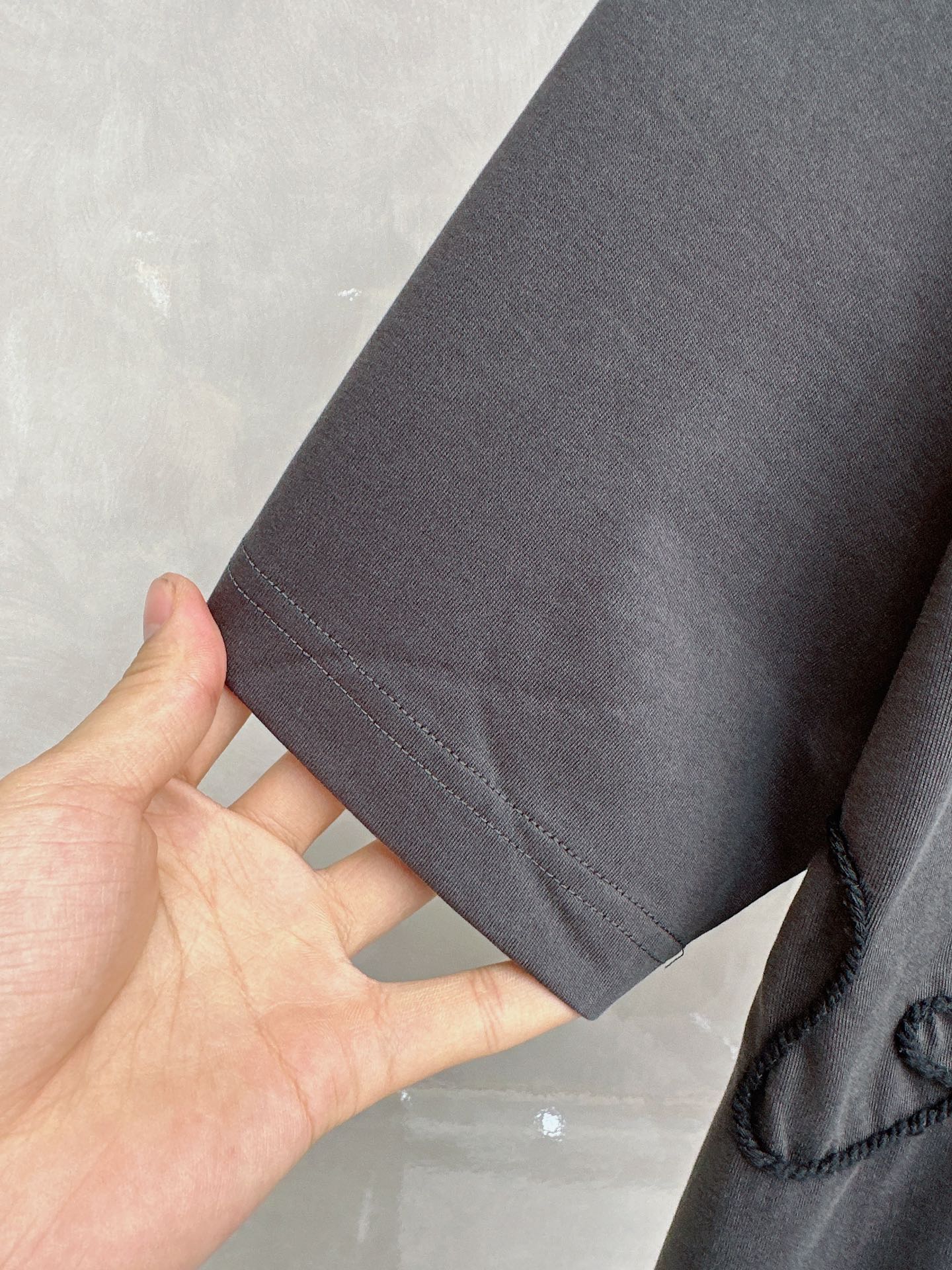 BC 2026顶级品质CD丝带刺绣圆领棉质短袖T恤，原版定织顶级220g纯棉平纹针织面料，手感如丝绸般柔