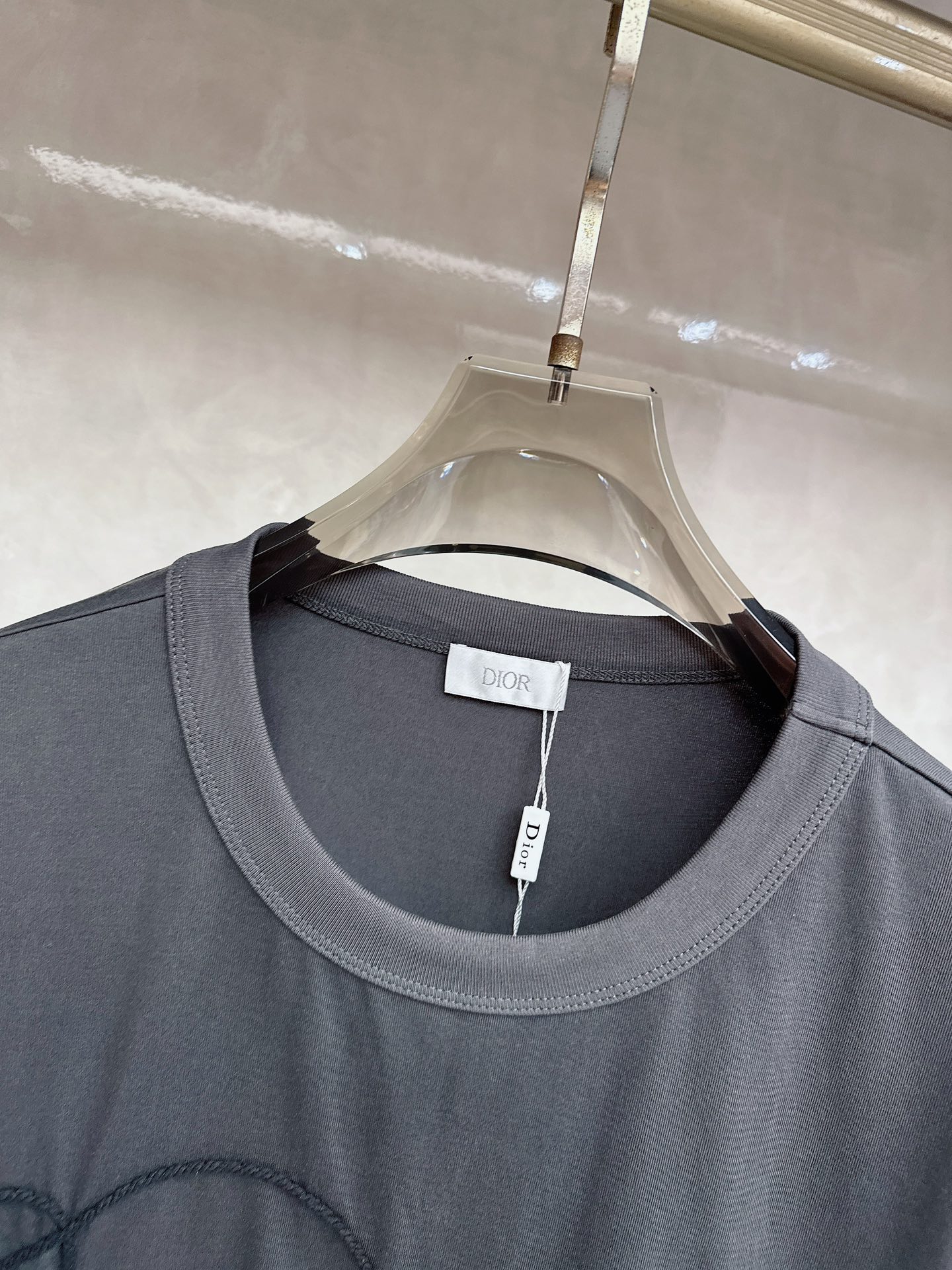 BC 2026顶级品质CD丝带刺绣圆领棉质短袖T恤，原版定织顶级220g纯棉平纹针织面料，手感如丝绸般柔