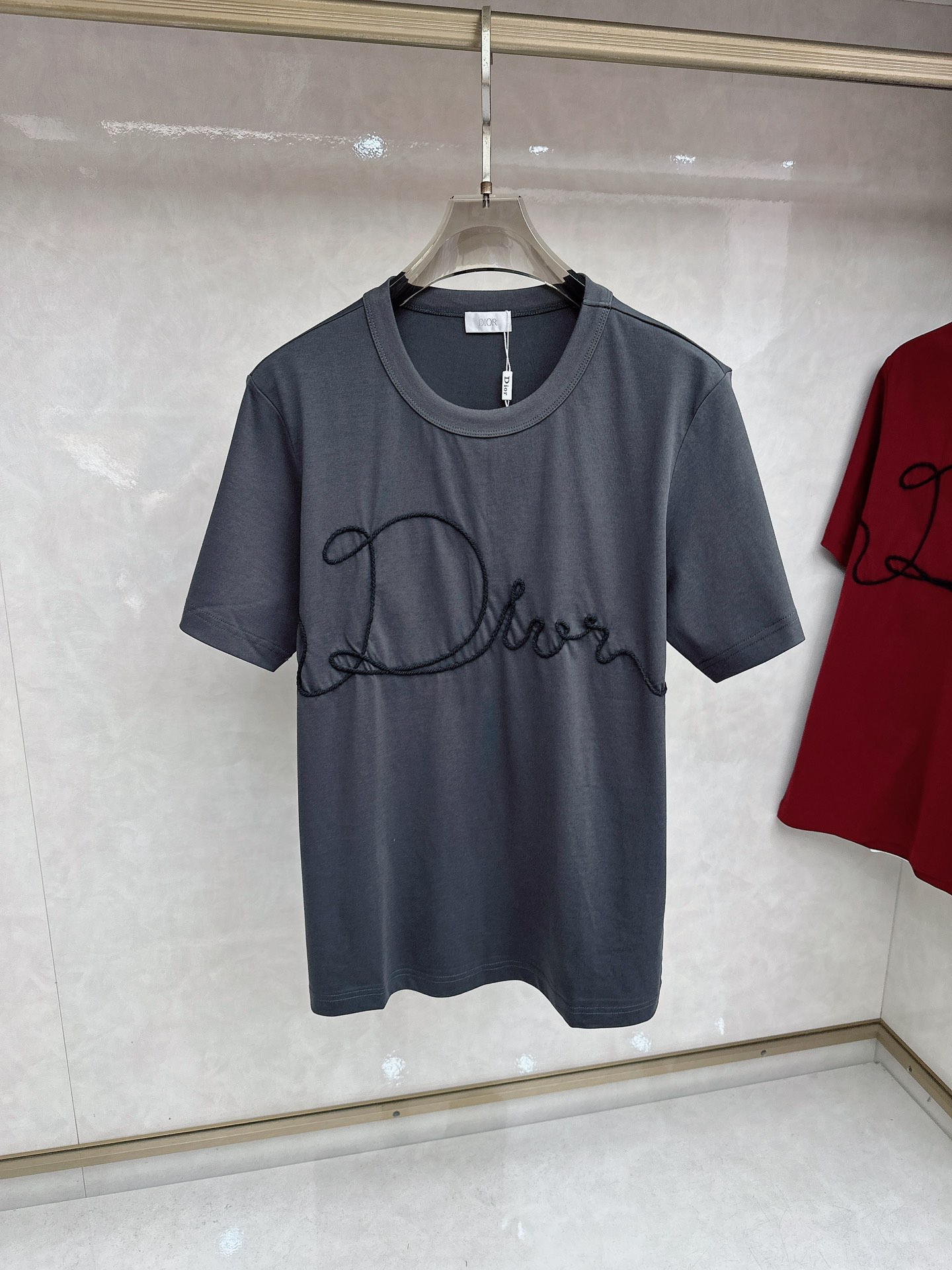 BC 2026顶级品质CD丝带刺绣圆领棉质短袖T恤，原版定织顶级220g纯棉平纹针织面料，手感如丝绸般柔