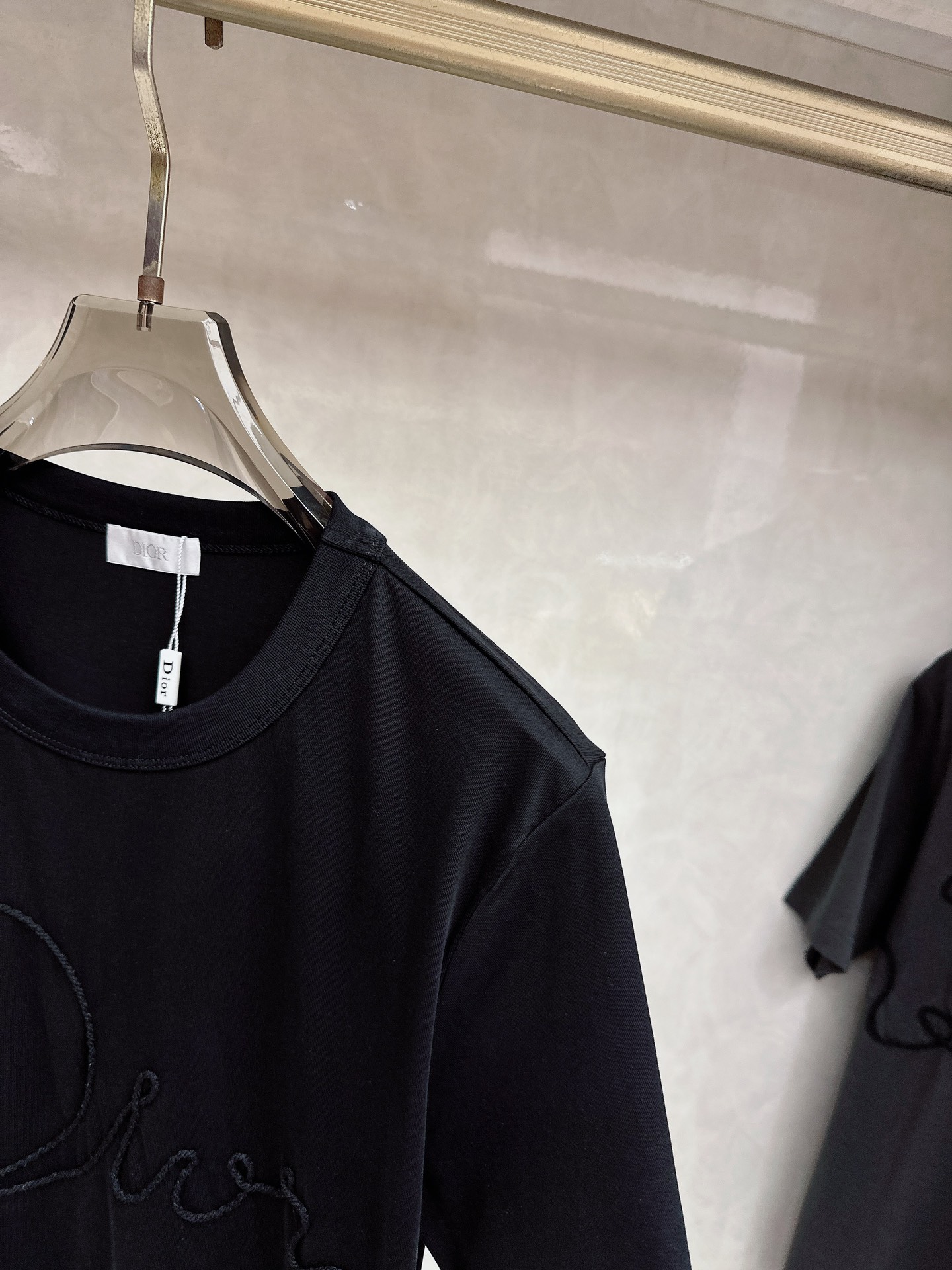 BC 2026顶级品质CD丝带刺绣圆领棉质短袖T恤，原版定织顶级220g纯棉平纹针织面料，手感如丝绸般柔