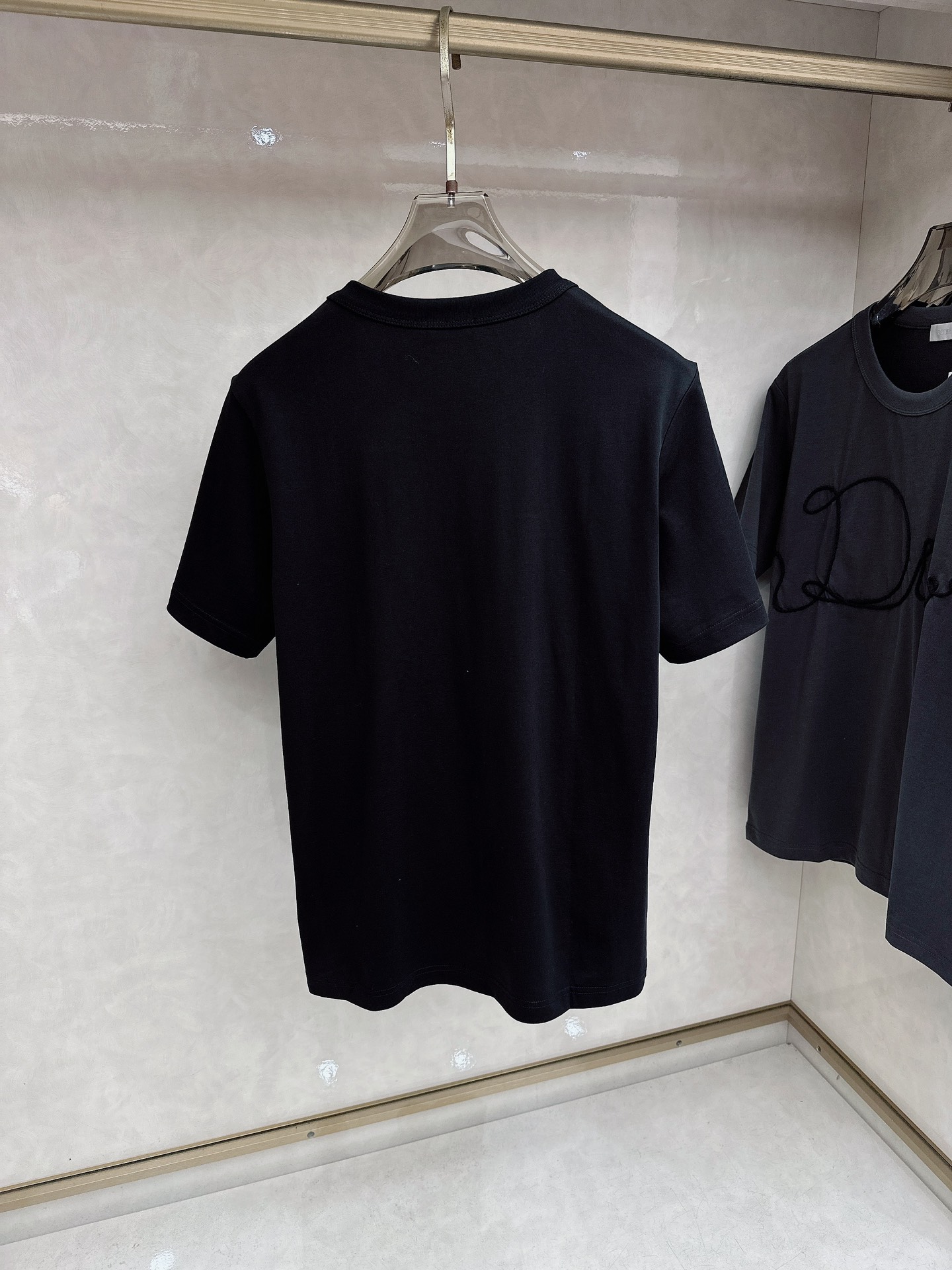 BC 2026顶级品质CD丝带刺绣圆领棉质短袖T恤，原版定织顶级220g纯棉平纹针织面料，手感如丝绸般柔