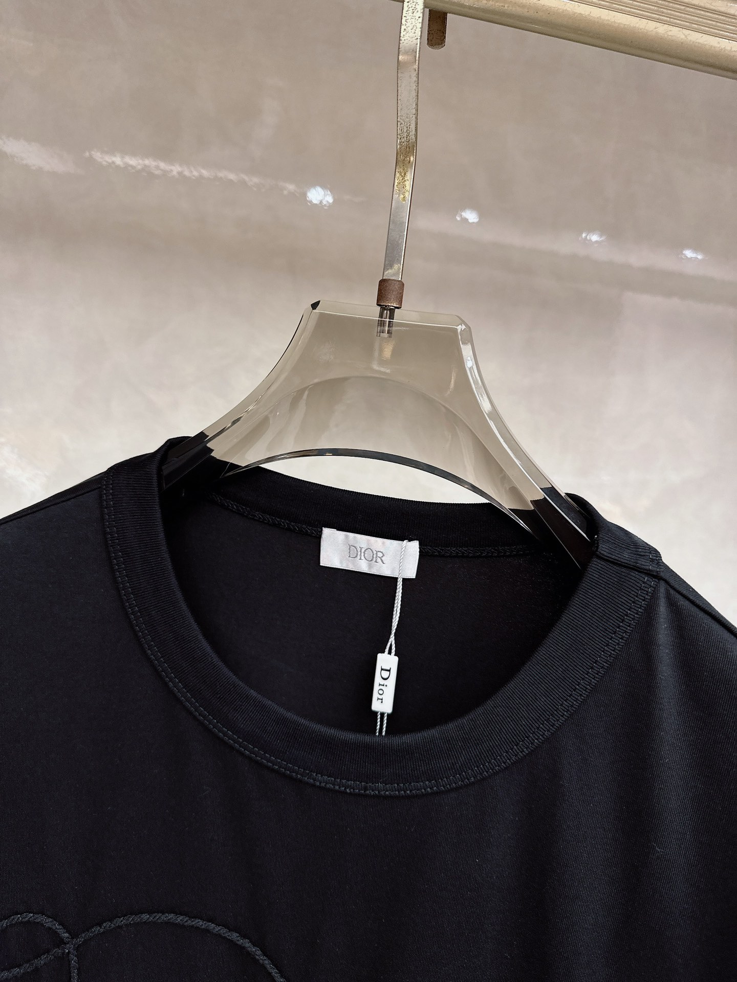 BC 2026顶级品质CD丝带刺绣圆领棉质短袖T恤，原版定织顶级220g纯棉平纹针织面料，手感如丝绸般柔