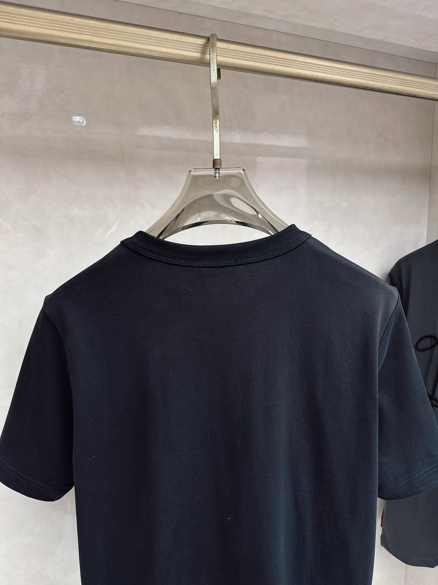 BC 2026顶级品质CD丝带刺绣圆领棉质短袖T恤，原版定织顶级220g纯棉平纹针织面料，手感如丝绸般柔