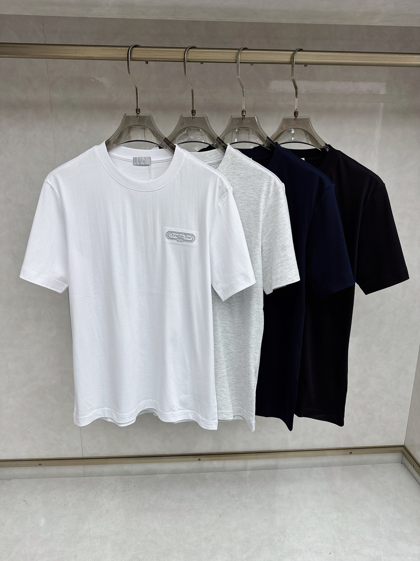 迪奥 2026顶级品质BC徽标刺绣圆领棉质短袖T恤，原版定织顶级220g纯棉平纹针织面料，手感如丝绸般柔