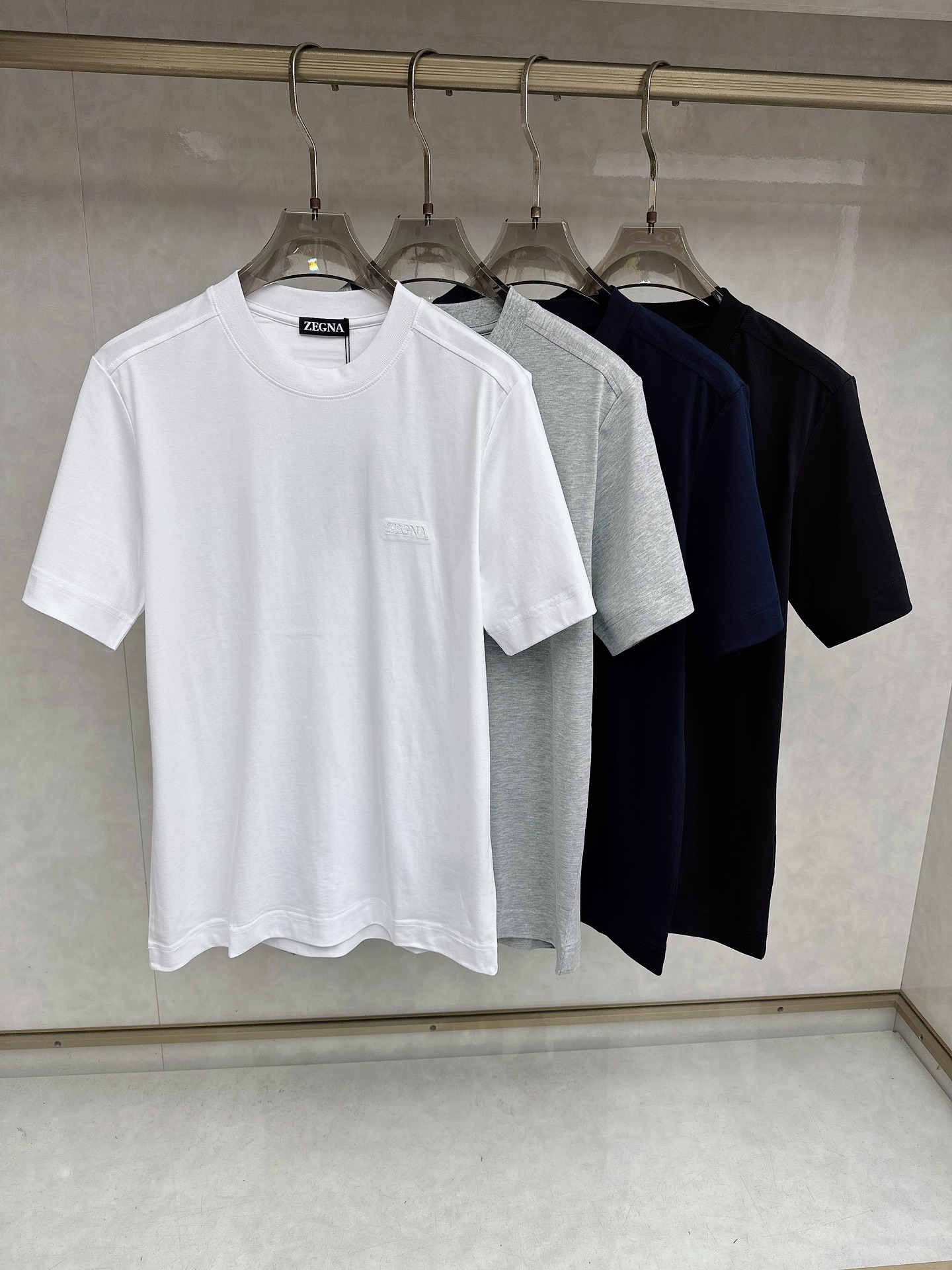 杰尼亚 2026顶级品质logo刺绣圆领棉质短袖T恤，原版定织顶级220g纯棉平纹针织面料，手感如丝绸般