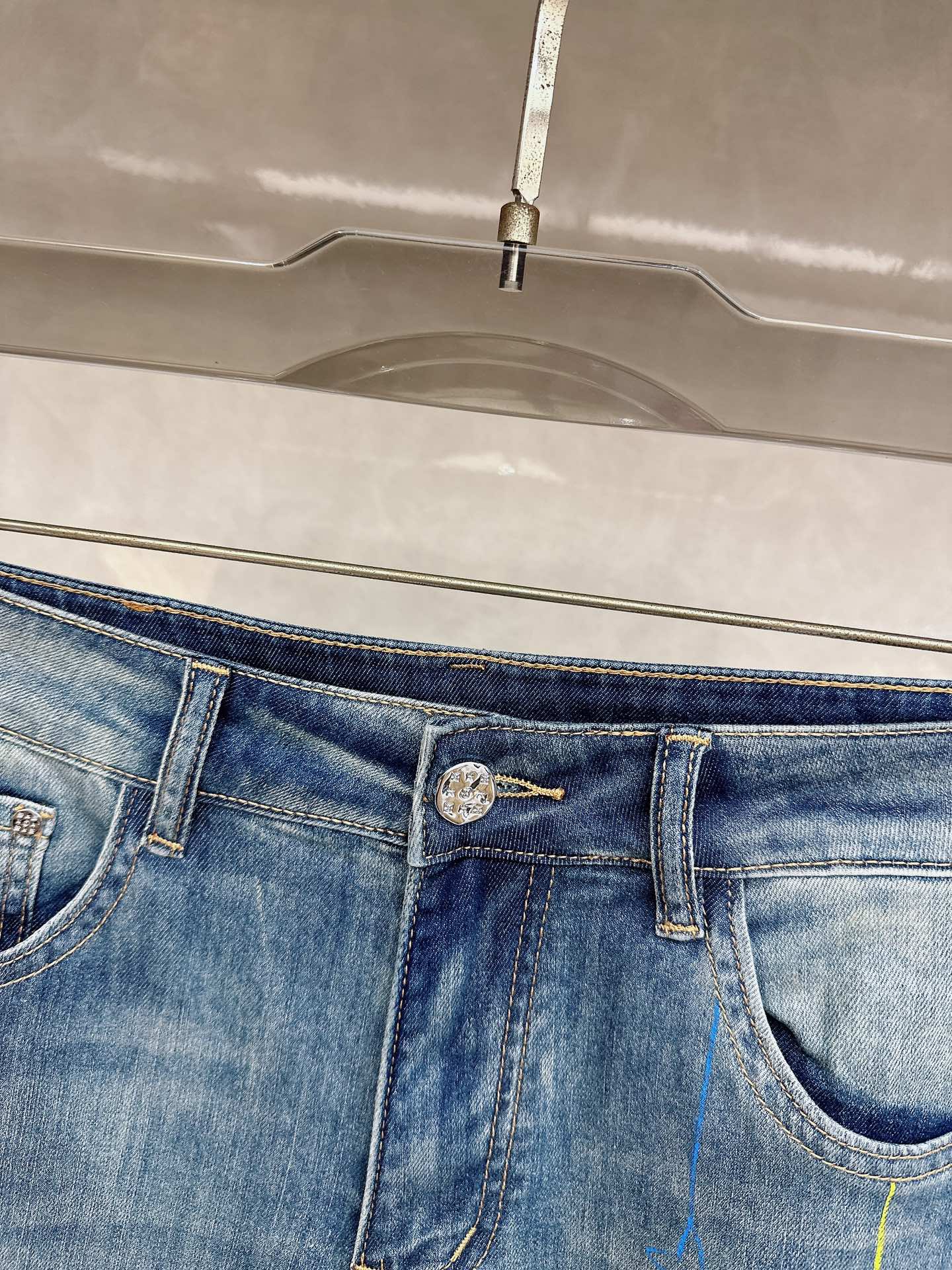 LV 2026春夏最新推出男士休闲牛仔裤新品！重工水洗牛仔裤！定制面料和一般牛仔布料比起来，更加柔软舒适