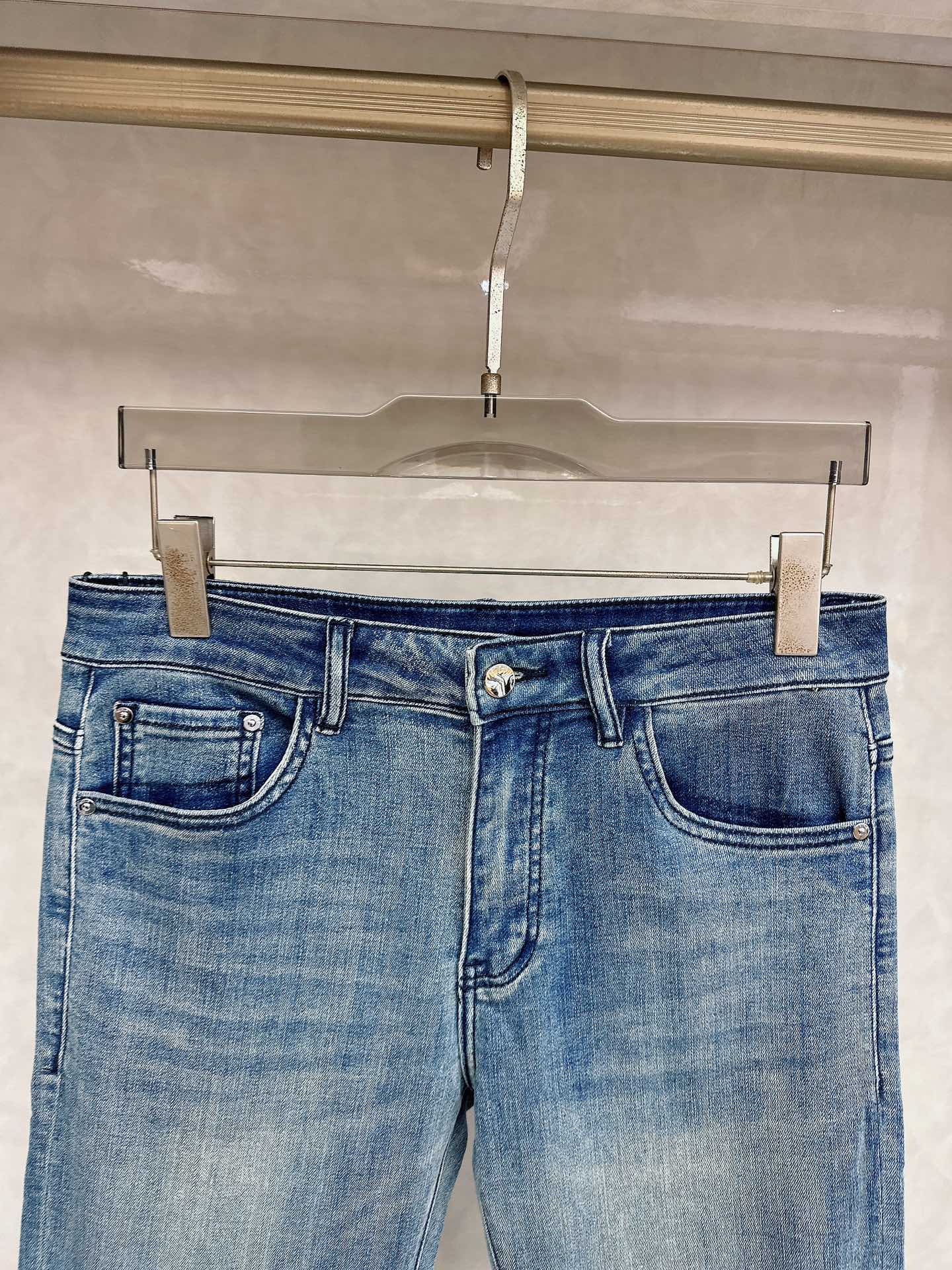 克罗心 2026春夏最新推出男士休闲牛仔裤新品！重工水洗牛仔裤！定制面料和一般牛仔布料比起来，更加柔软舒