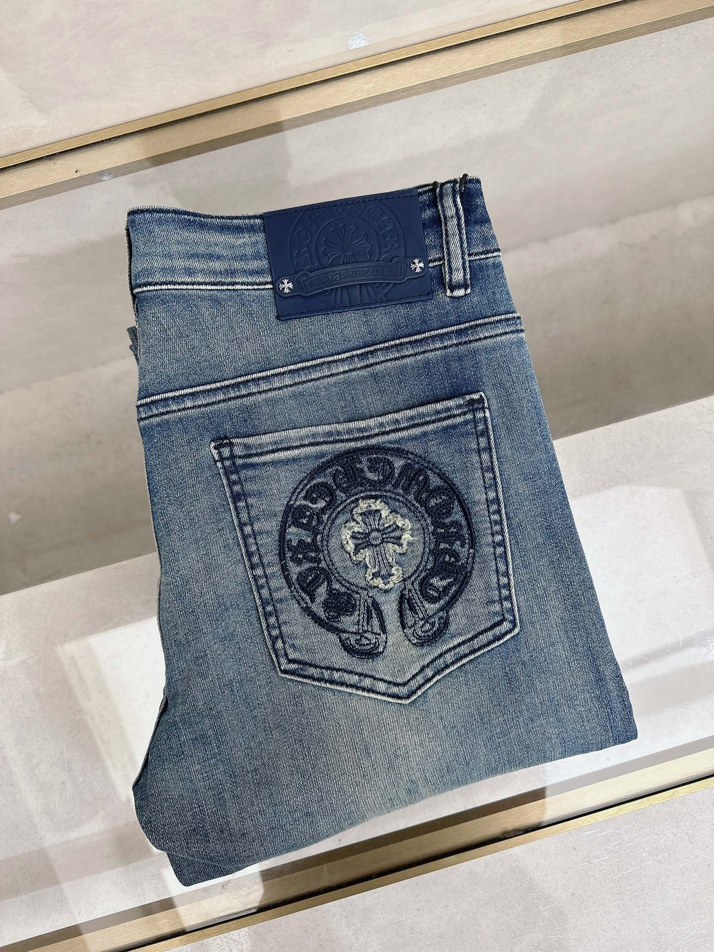 克罗心 2026春夏最新推出男士休闲牛仔裤新品！重工水洗牛仔裤！定制面料和一般牛仔布料比起来，更加柔软舒