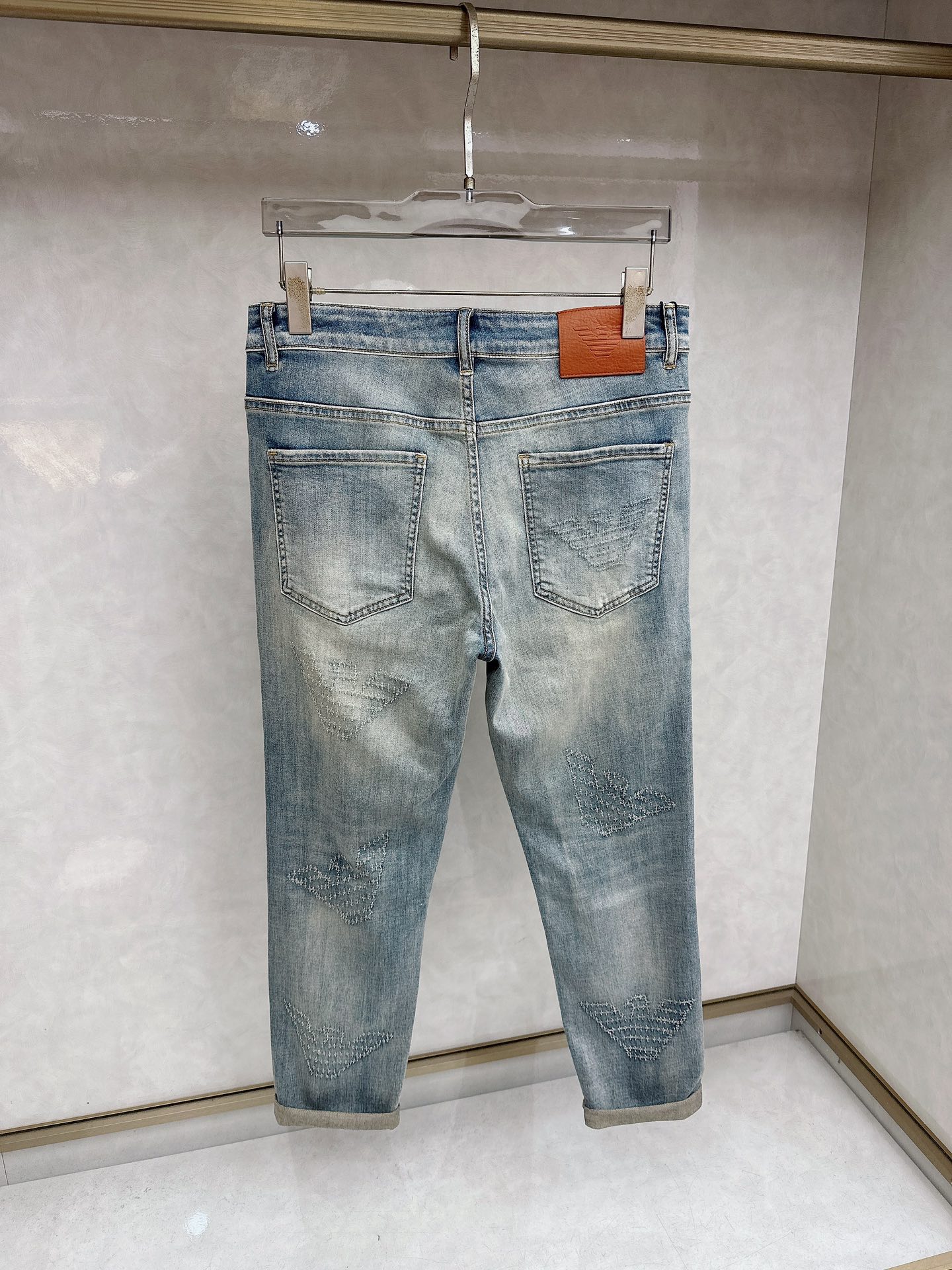 阿玛尼 2026春夏最新推出男士休闲牛仔裤新品！重工水洗牛仔裤！定制面料和一般牛仔布料比起来，更加柔软舒