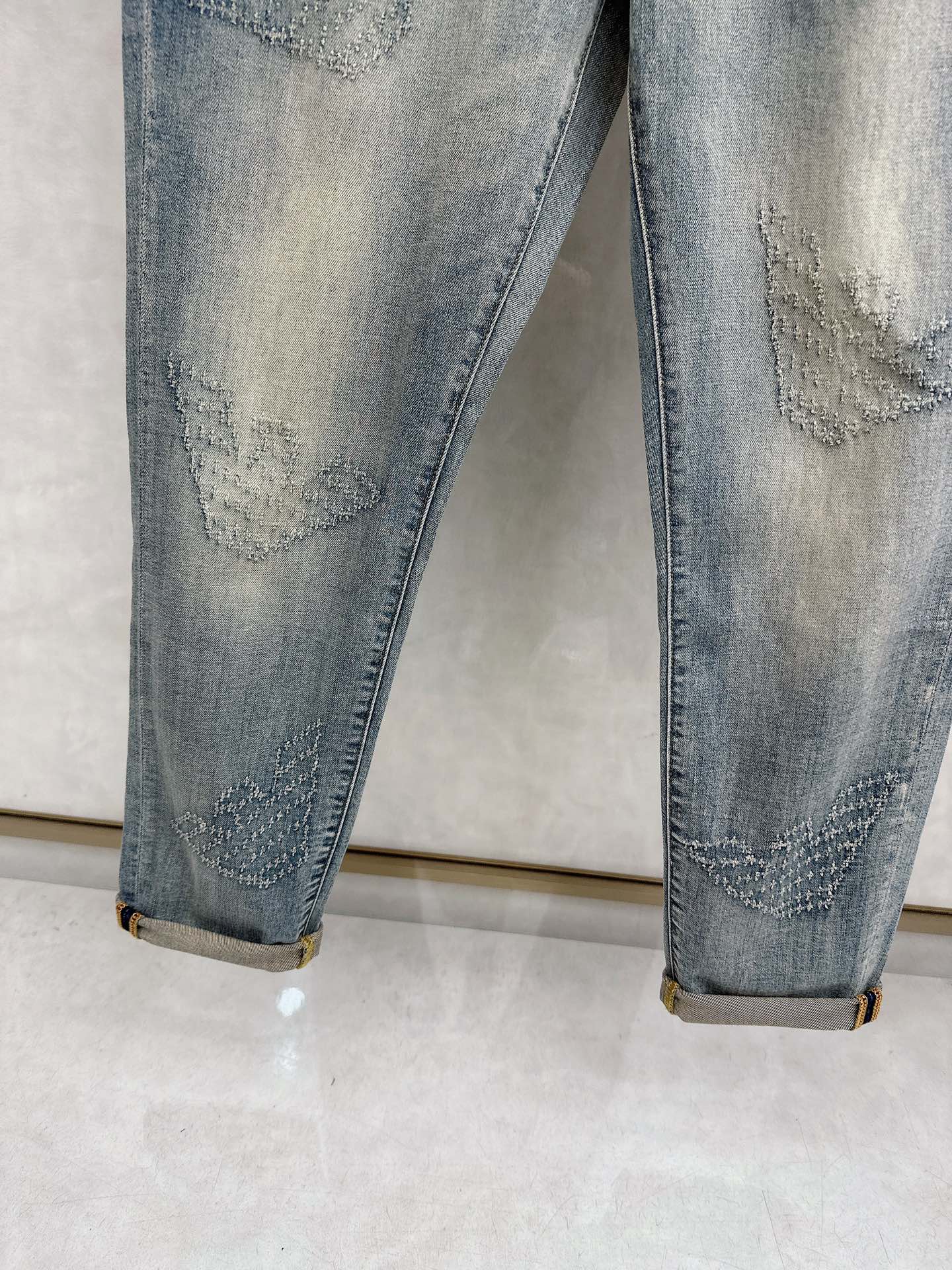 阿玛尼 2026春夏最新推出男士休闲牛仔裤新品！重工水洗牛仔裤！定制面料和一般牛仔布料比起来，更加柔软舒