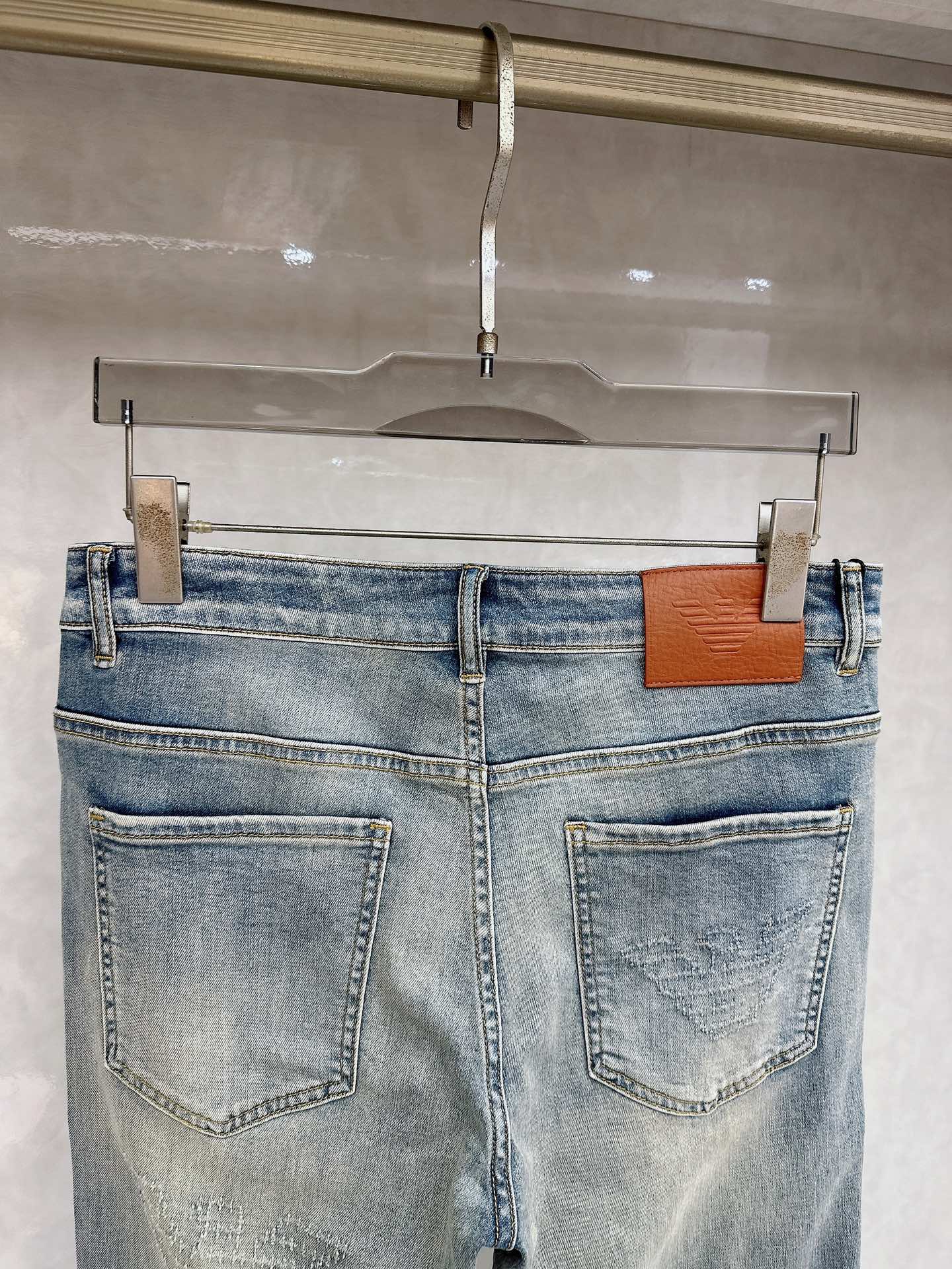 阿玛尼 2026春夏最新推出男士休闲牛仔裤新品！重工水洗牛仔裤！定制面料和一般牛仔布料比起来，更加柔软舒