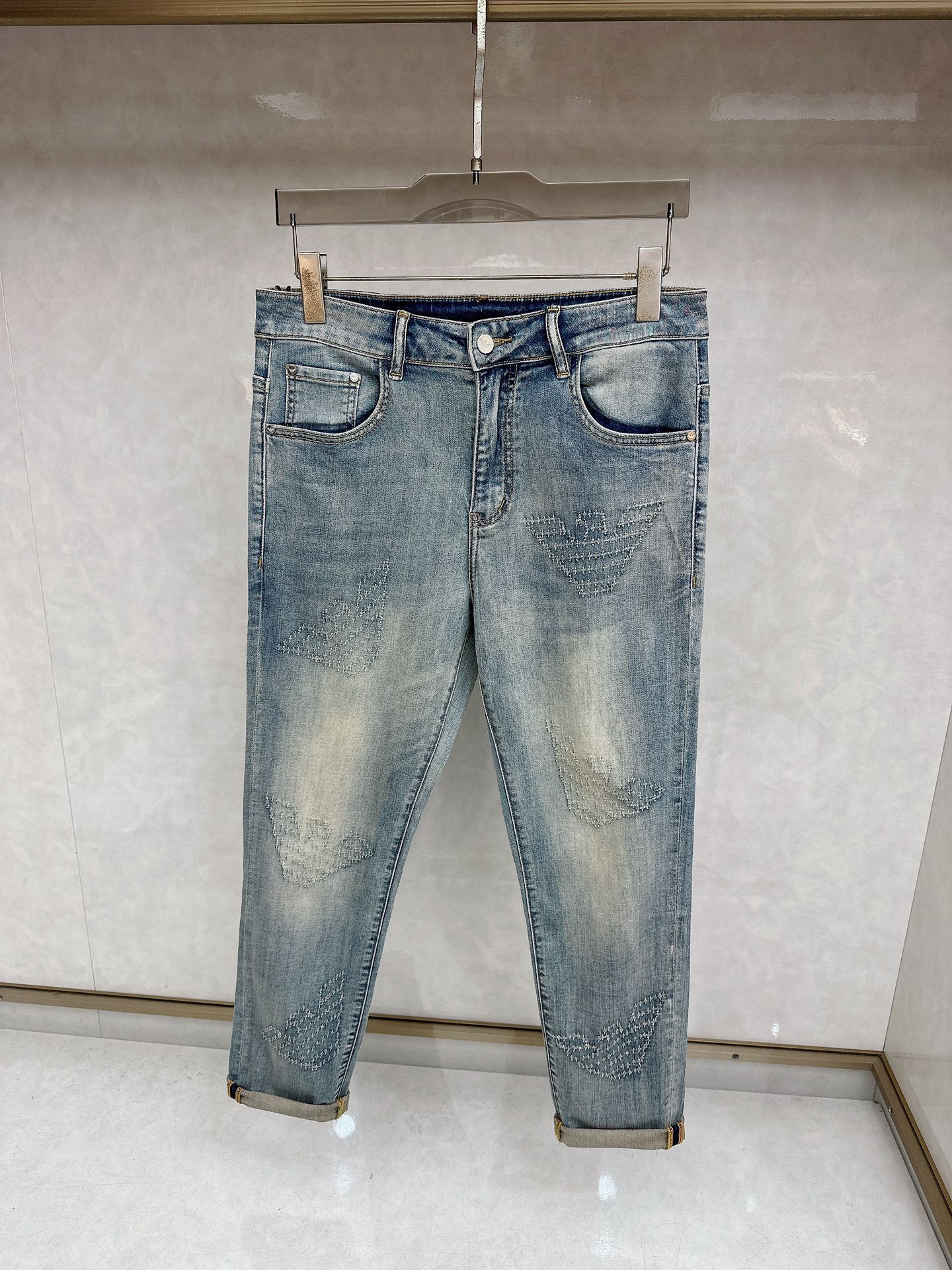 阿玛尼 2026春夏最新推出男士休闲牛仔裤新品！重工水洗牛仔裤！定制面料和一般牛仔布料比起来，更加柔软舒