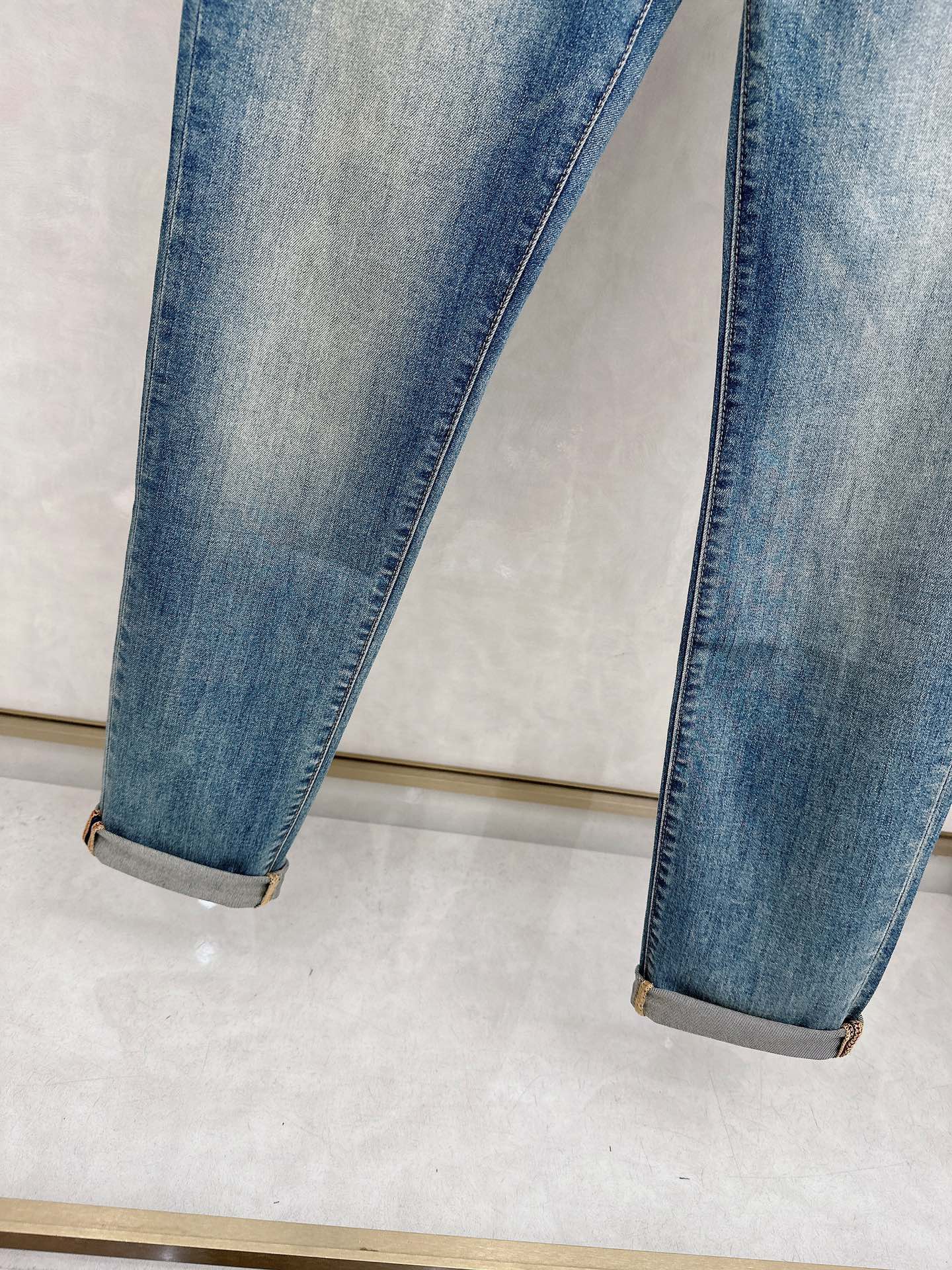 DG 2026春夏最新推出男士休闲牛仔裤新品！重工水洗牛仔裤！定制面料和一般牛仔布料比起来，更加柔软舒适