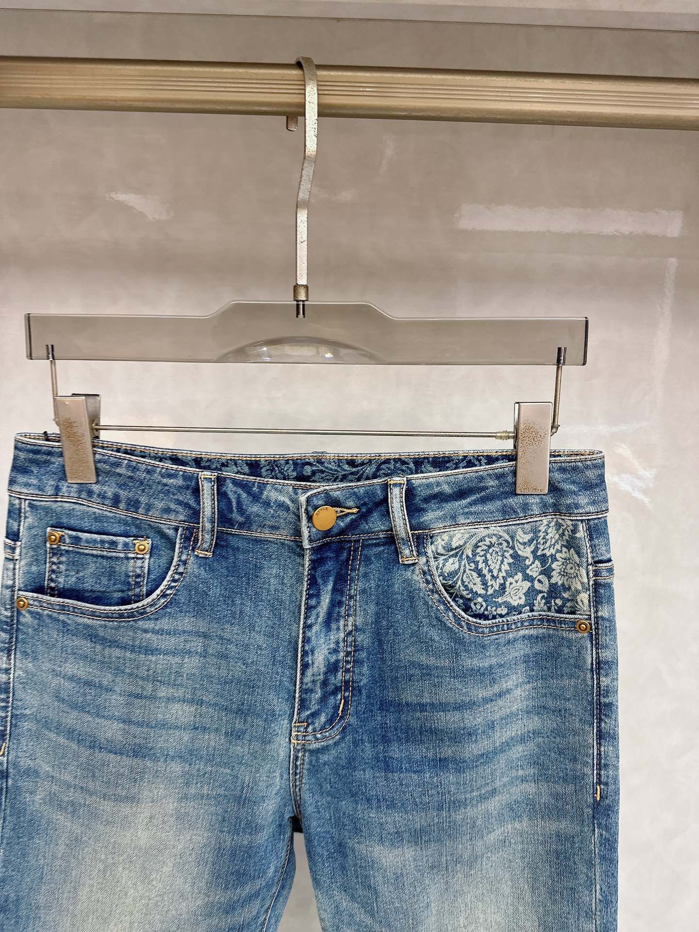 DG 2026春夏最新推出男士休闲牛仔裤新品！重工水洗牛仔裤！定制面料和一般牛仔布料比起来，更加柔软舒适