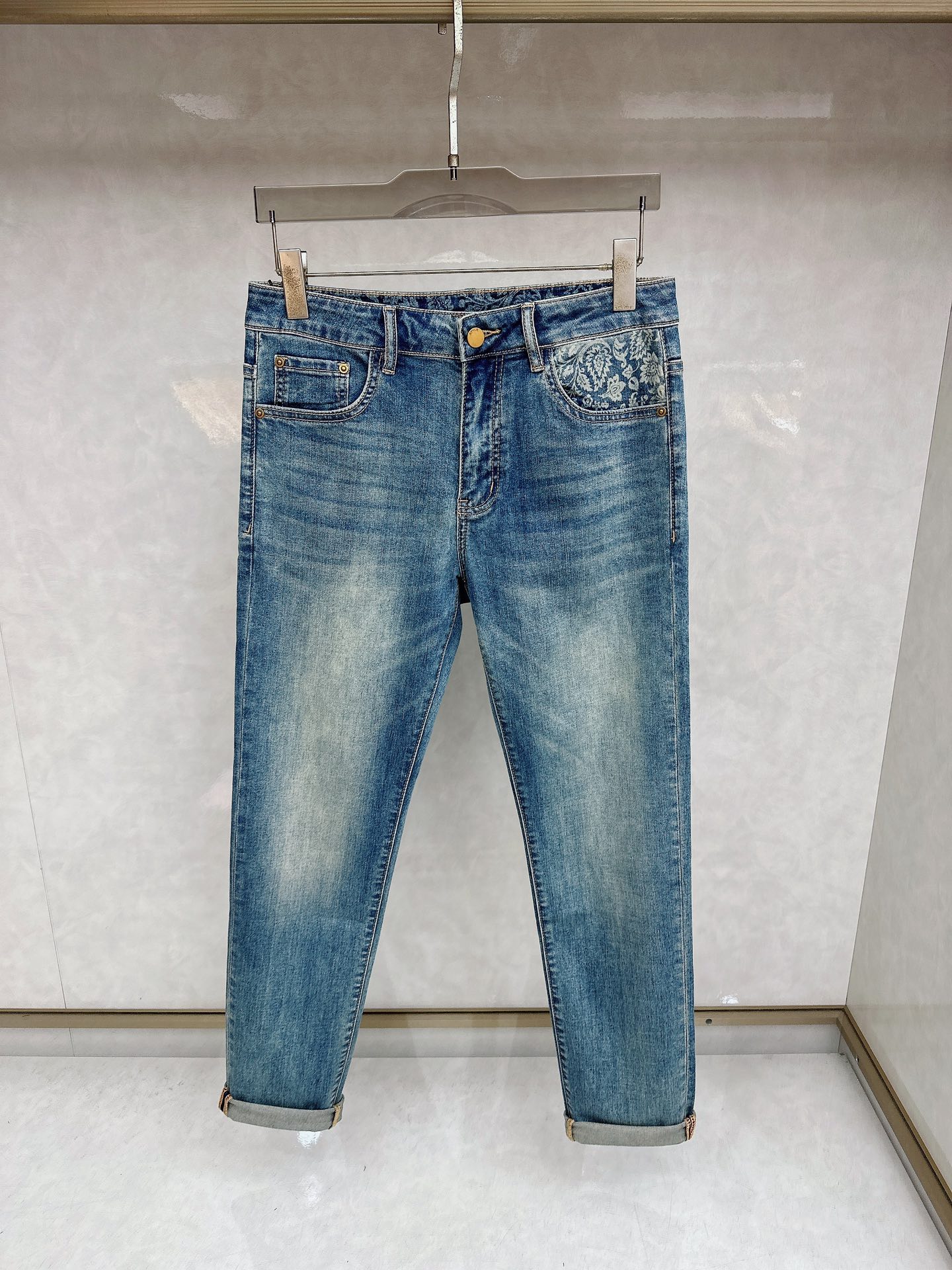 DG 2026春夏最新推出男士休闲牛仔裤新品！重工水洗牛仔裤！定制面料和一般牛仔布料比起来，更加柔软舒适