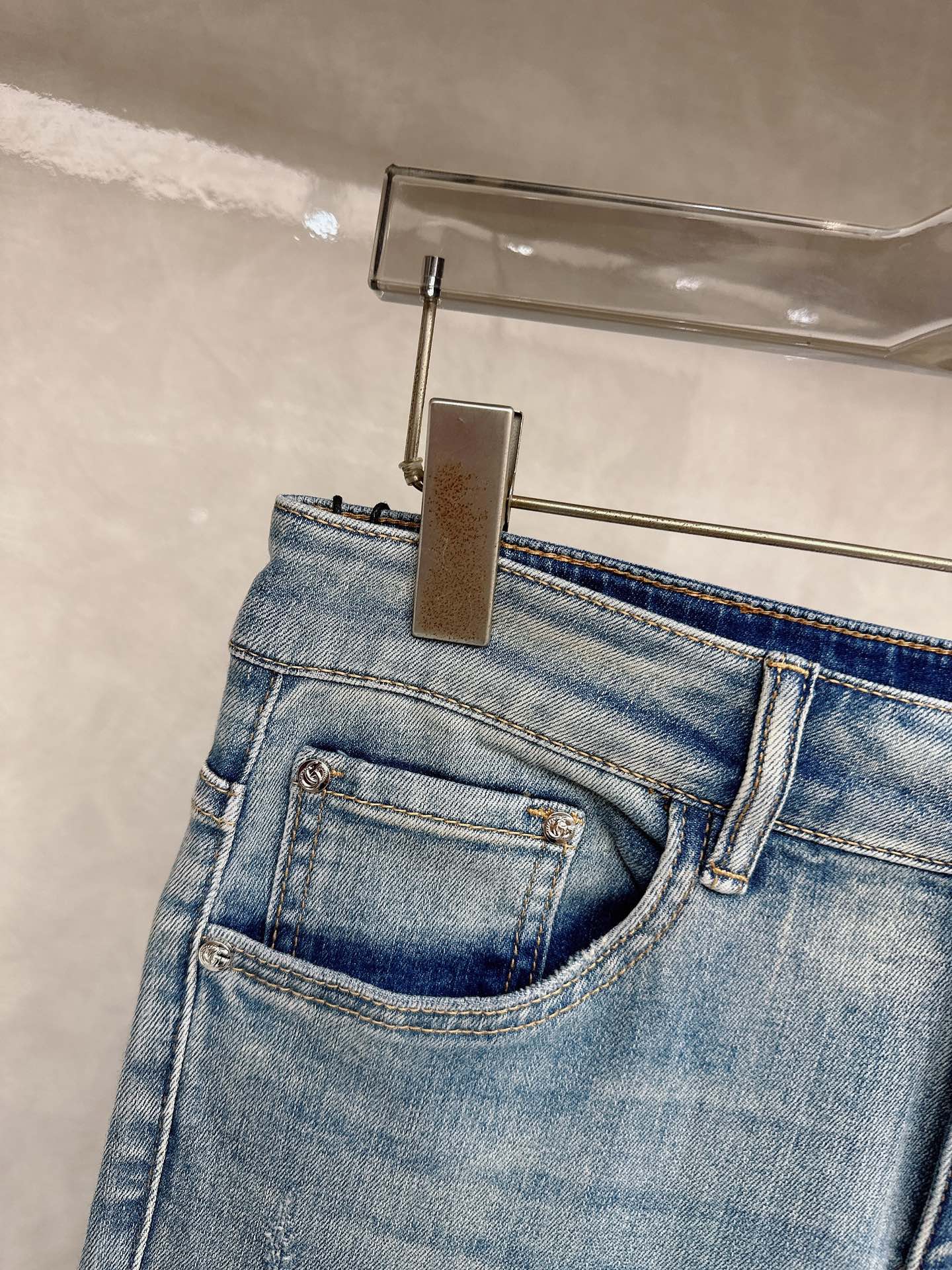 古奇 2026春夏最新推出男士休闲牛仔裤新品！重工水洗牛仔裤！定制面料和一般牛仔布料比起来，更加柔软舒适