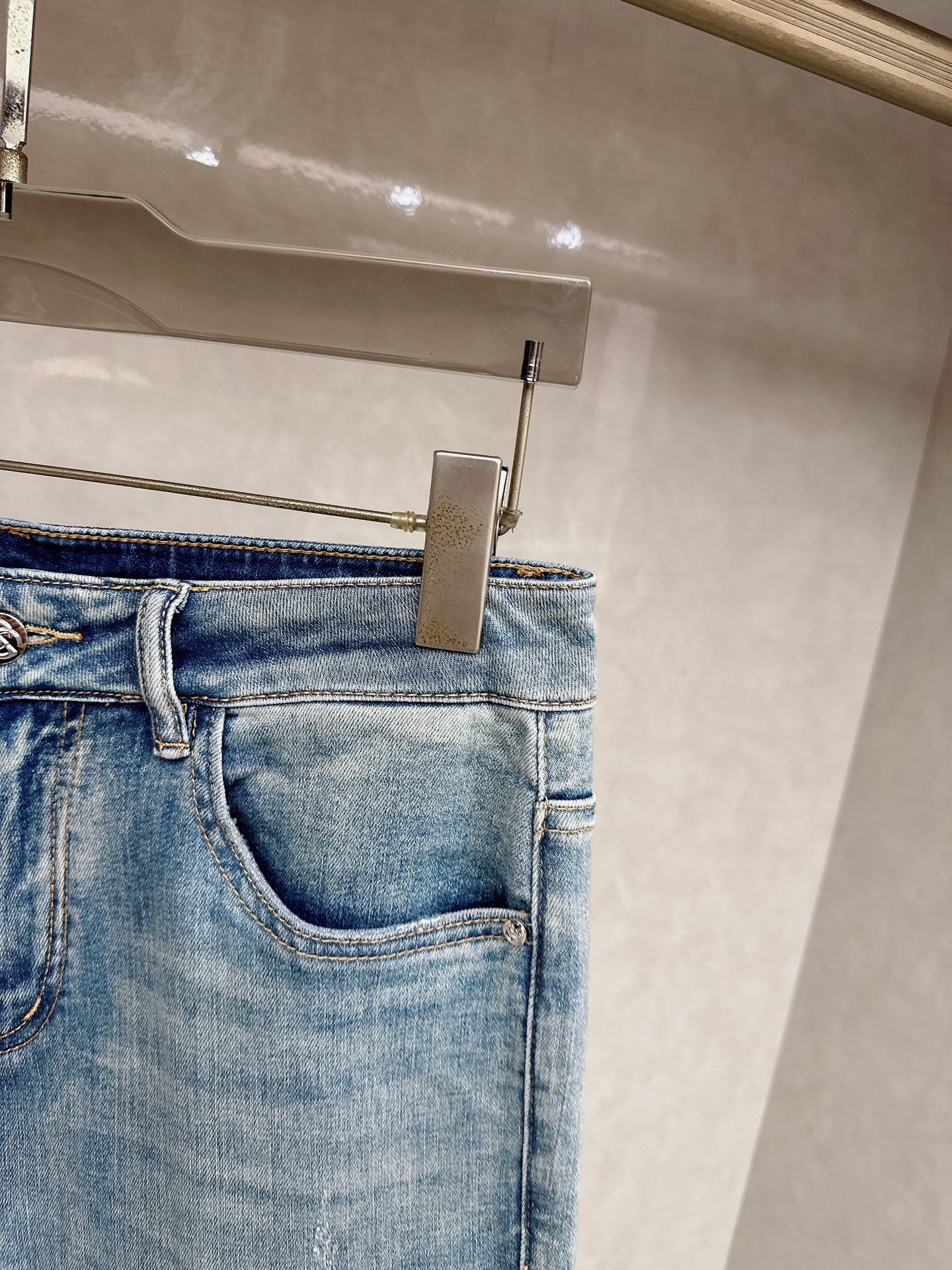 古奇 2026春夏最新推出男士休闲牛仔裤新品！重工水洗牛仔裤！定制面料和一般牛仔布料比起来，更加柔软舒适