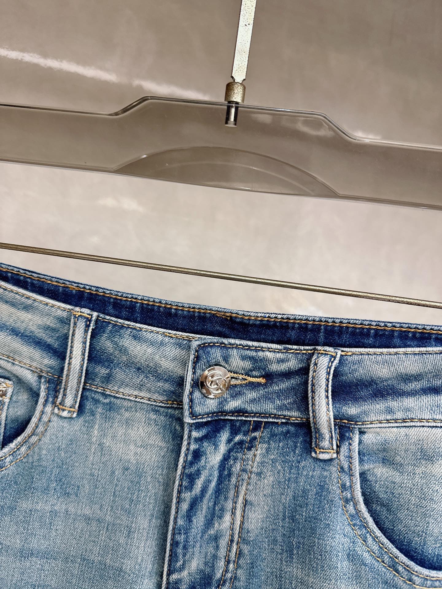 古奇 2026春夏最新推出男士休闲牛仔裤新品！重工水洗牛仔裤！定制面料和一般牛仔布料比起来，更加柔软舒适