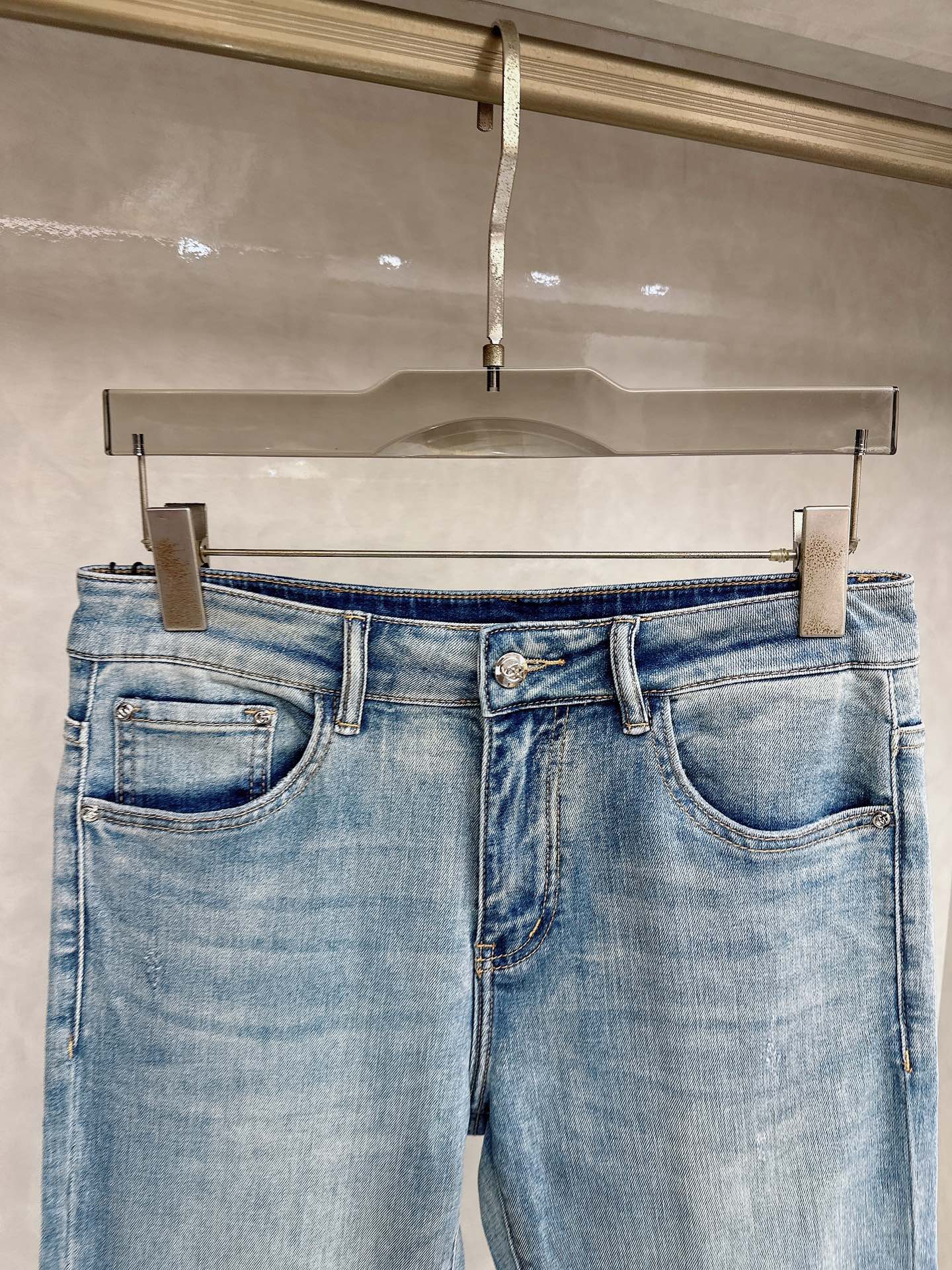 古奇 2026春夏最新推出男士休闲牛仔裤新品！重工水洗牛仔裤！定制面料和一般牛仔布料比起来，更加柔软舒适