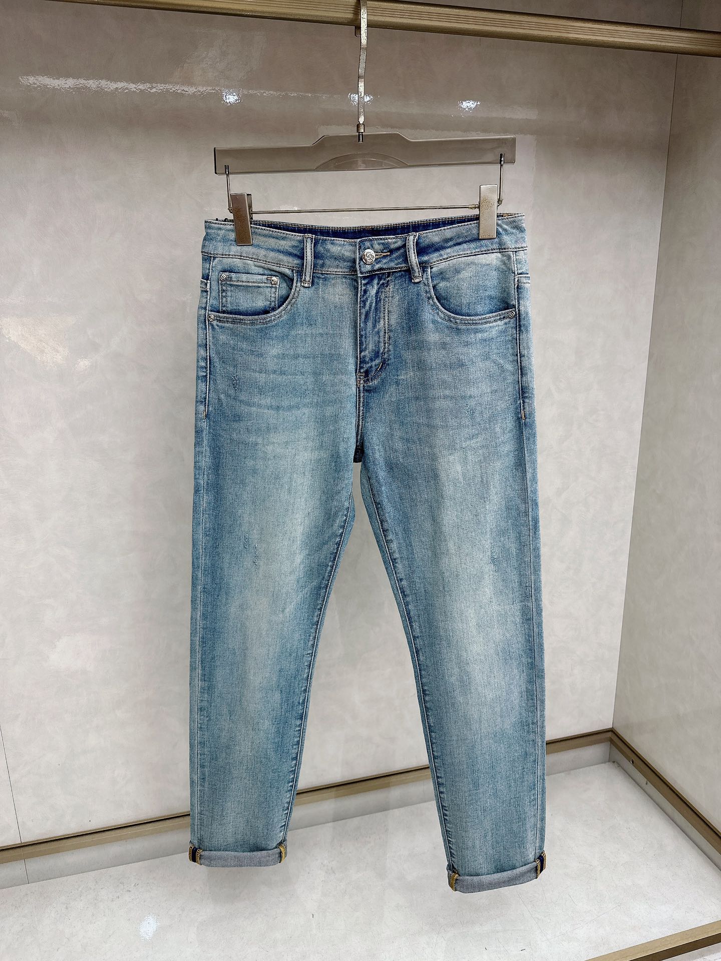 古奇 2026春夏最新推出男士休闲牛仔裤新品！重工水洗牛仔裤！定制面料和一般牛仔布料比起来，更加柔软舒适