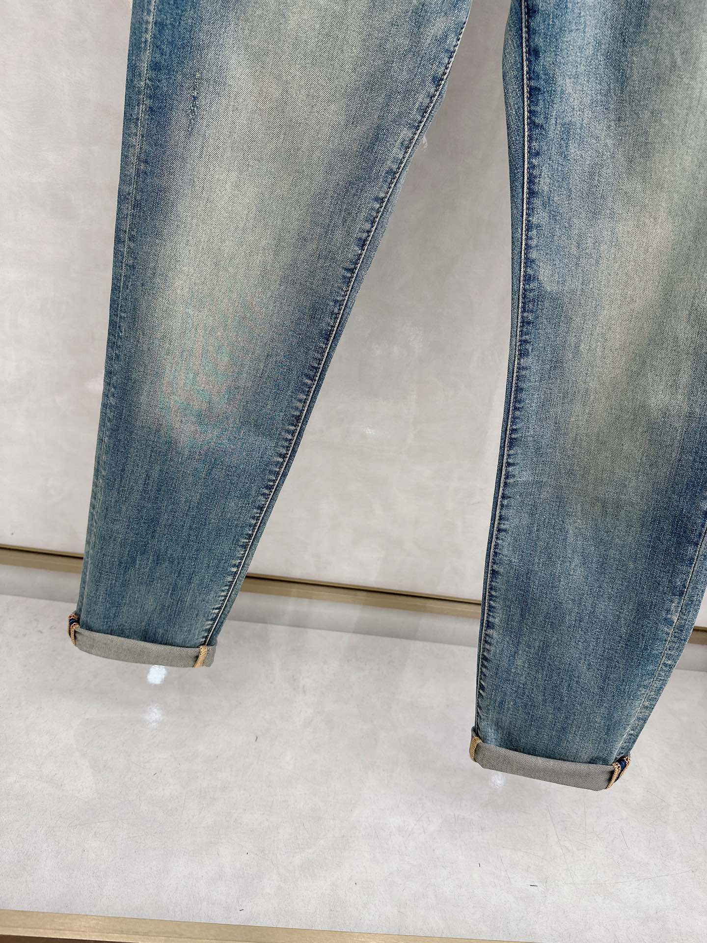 巴宝莉 2026春夏最新推出男士休闲牛仔裤新品！重工水洗牛仔裤！定制面料和一般牛仔布料比起来，更加柔软舒