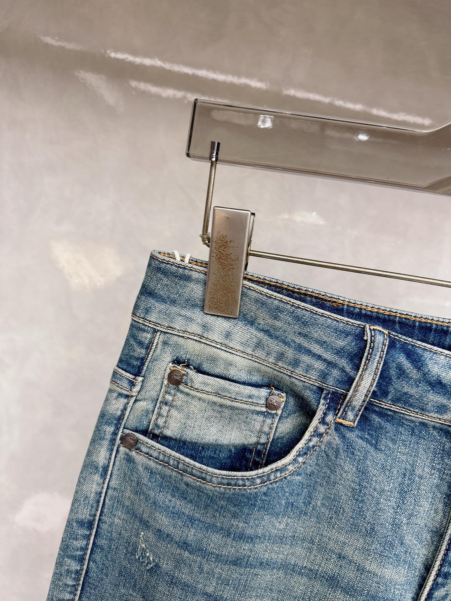 巴宝莉 2026春夏最新推出男士休闲牛仔裤新品！重工水洗牛仔裤！定制面料和一般牛仔布料比起来，更加柔软舒