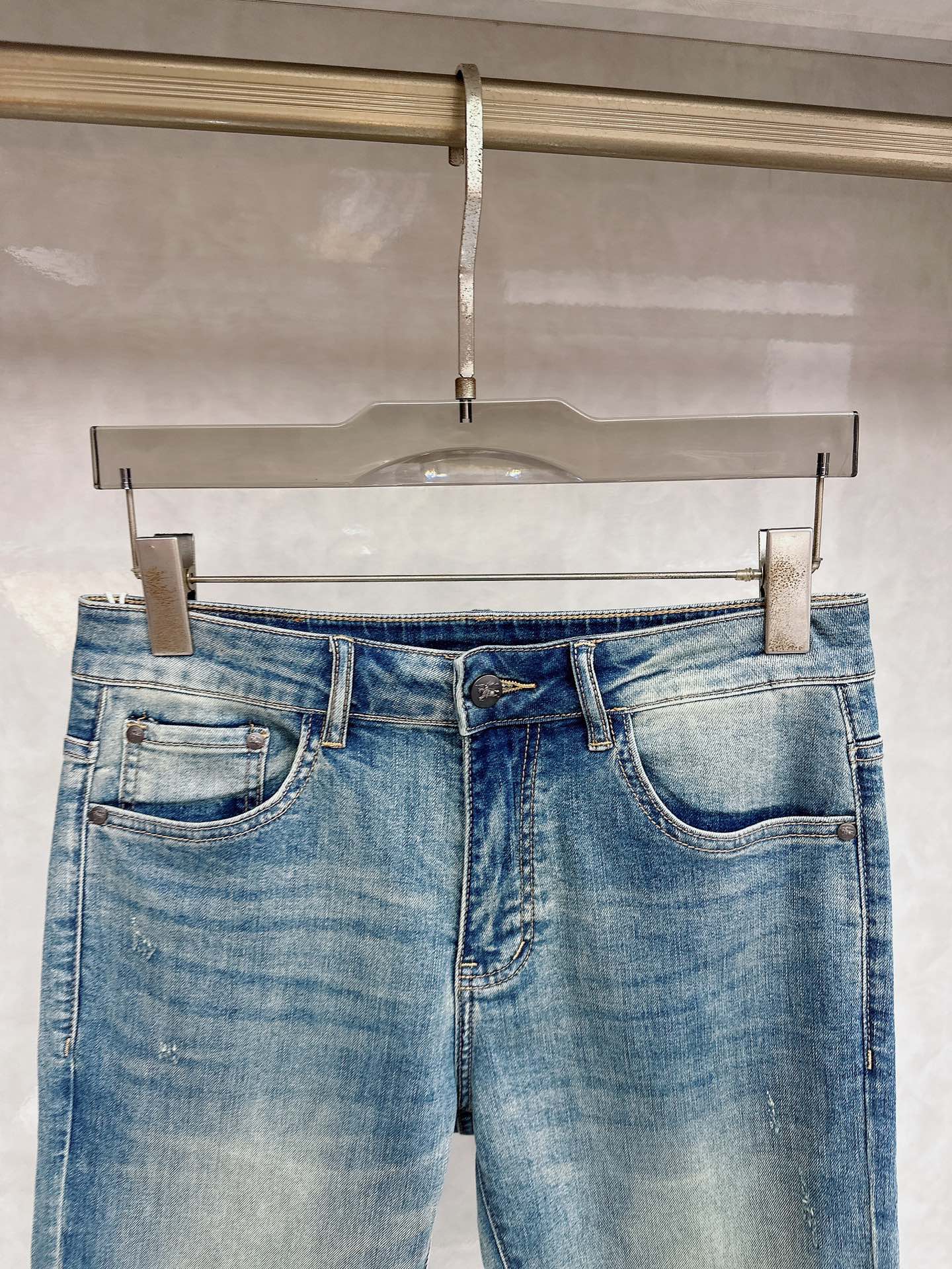 巴宝莉 2026春夏最新推出男士休闲牛仔裤新品！重工水洗牛仔裤！定制面料和一般牛仔布料比起来，更加柔软舒