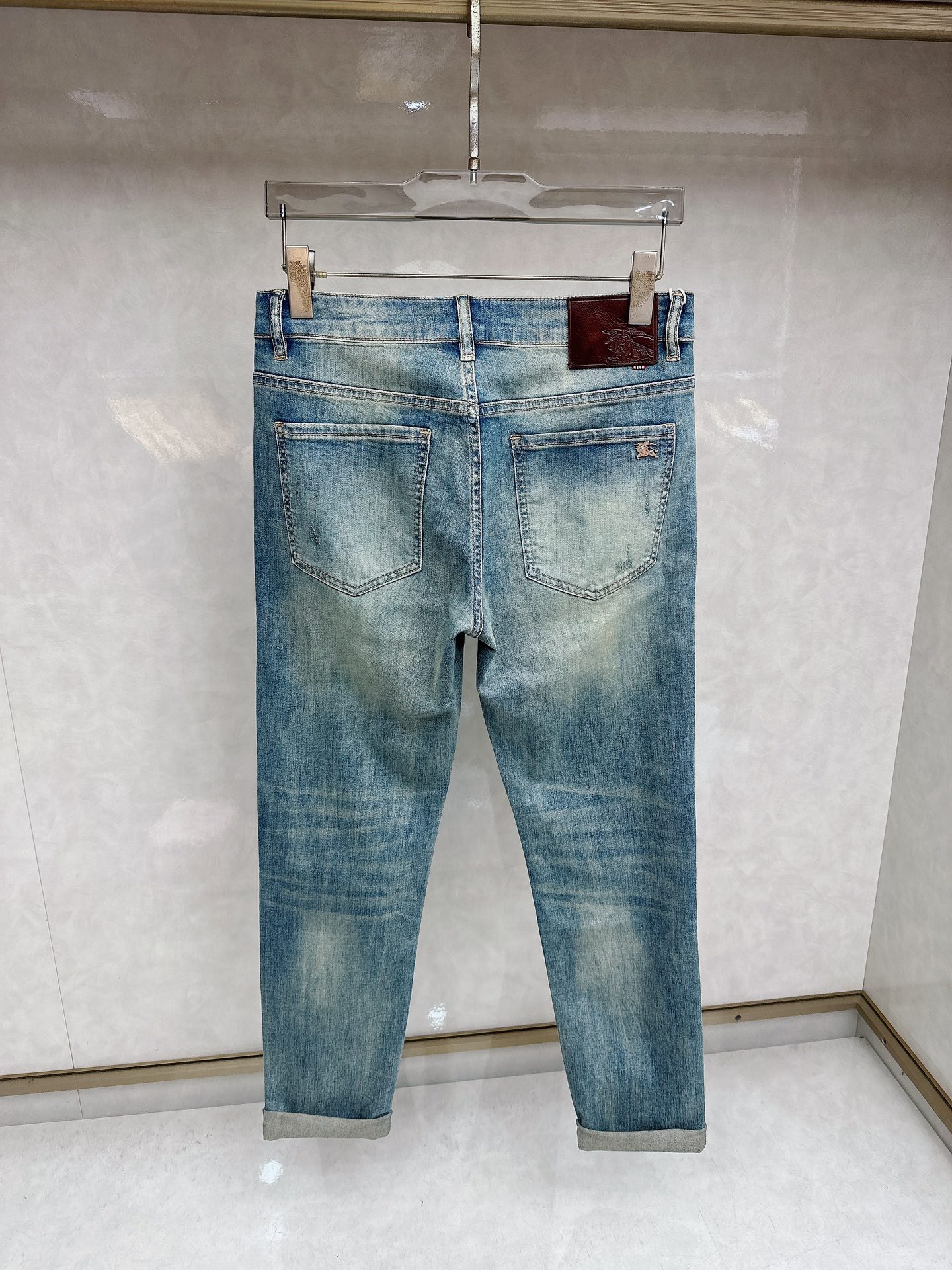 巴宝莉 2026春夏最新推出男士休闲牛仔裤新品！重工水洗牛仔裤！定制面料和一般牛仔布料比起来，更加柔软舒