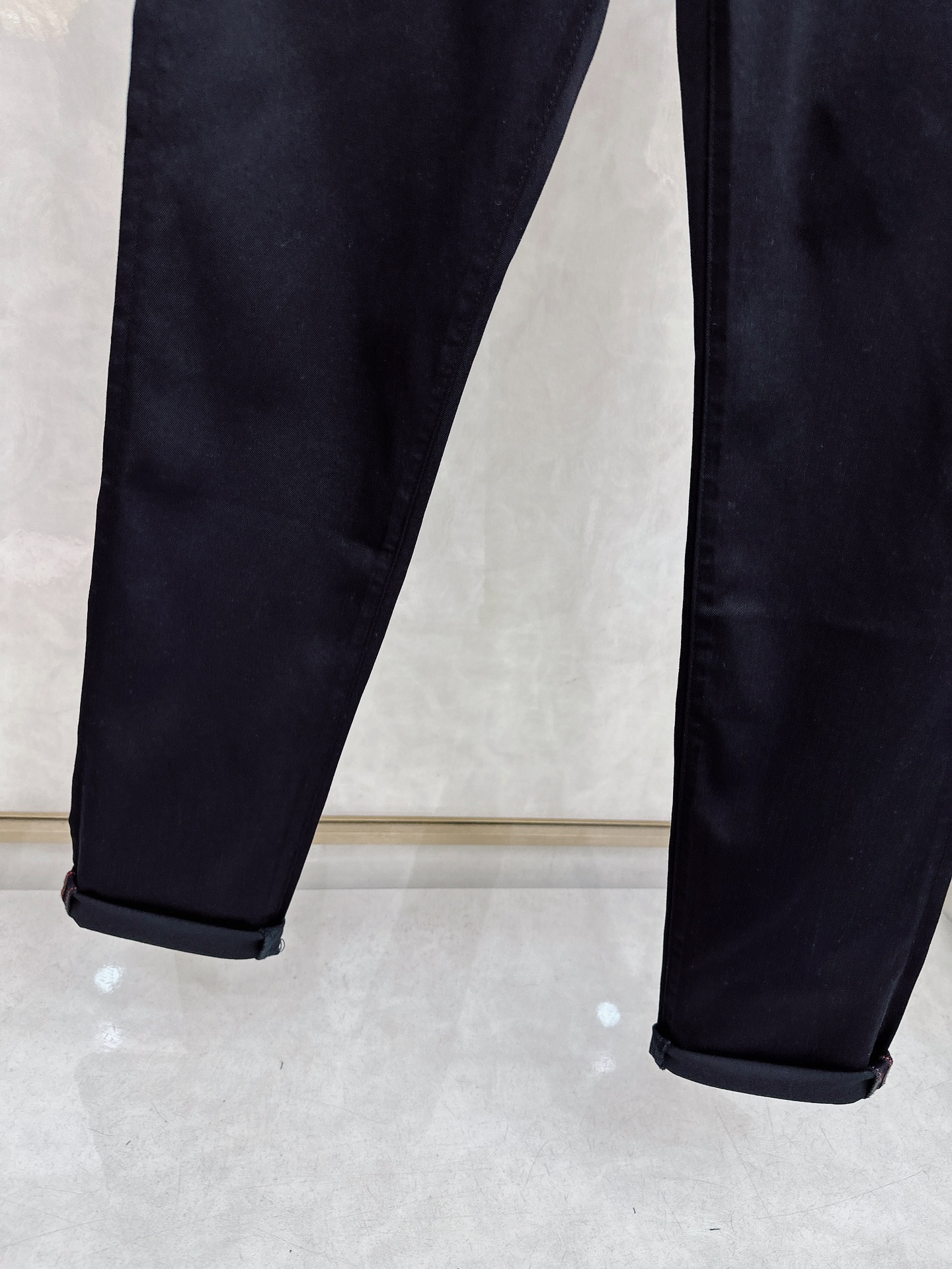 LV 2026春夏最新推出男士休闲牛仔裤新品！重工水洗牛仔裤！定制面料和一般牛仔布料比起来，更加柔软舒适