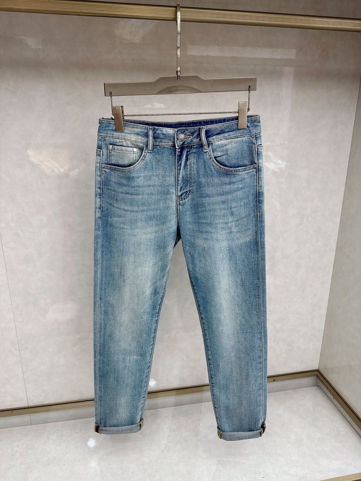 巴宝莉 2026春夏最新推出男士休闲牛仔裤新品！重工水洗牛仔裤！定制面料和一般牛仔布料比起来，更加柔软舒